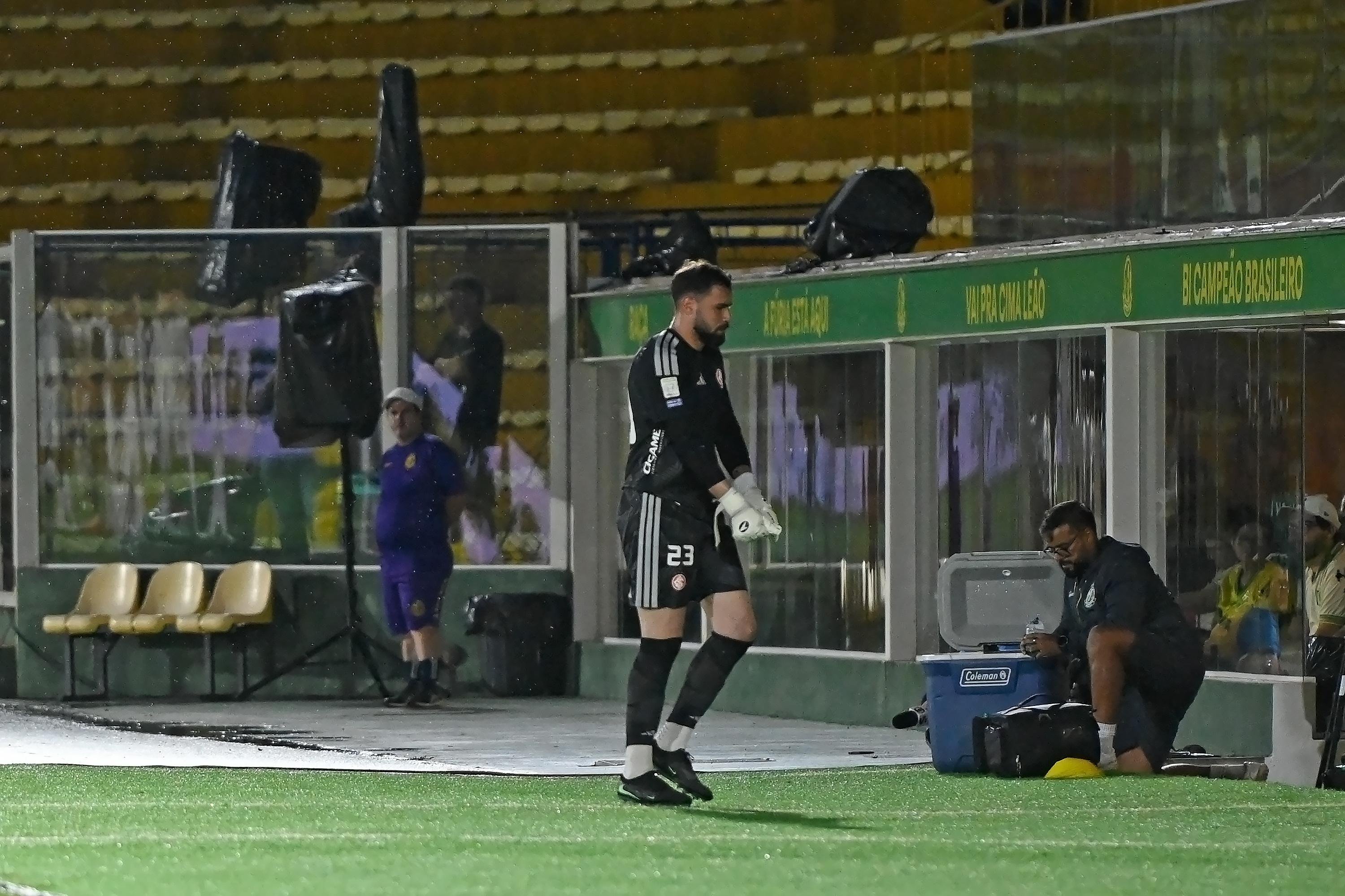 Matheus Cunha foi expulso aos 15 minutos do primeiro tempo