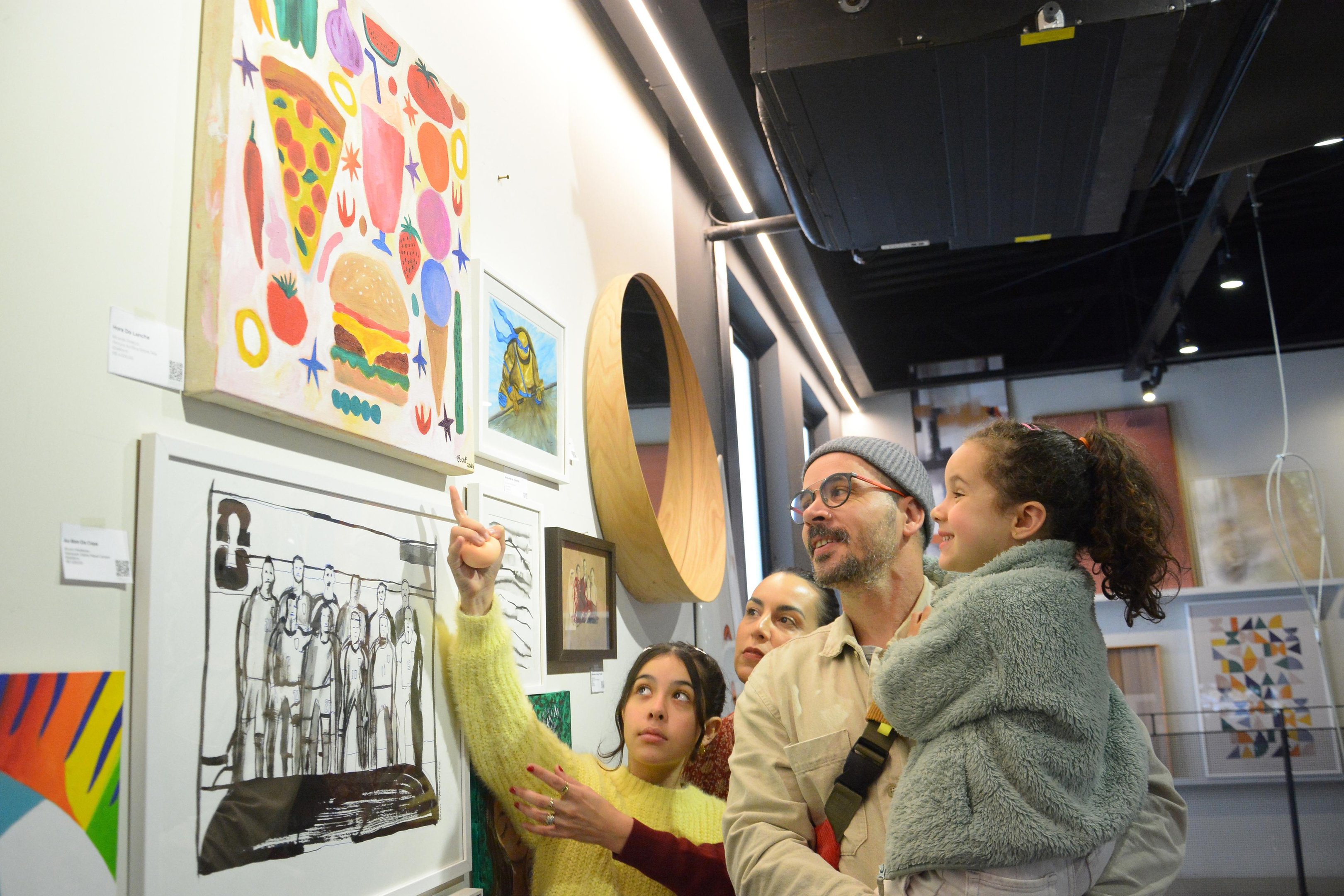Instituto do Câncer Infantil promove exposição com releituras de desenhos de crianças em tratamento