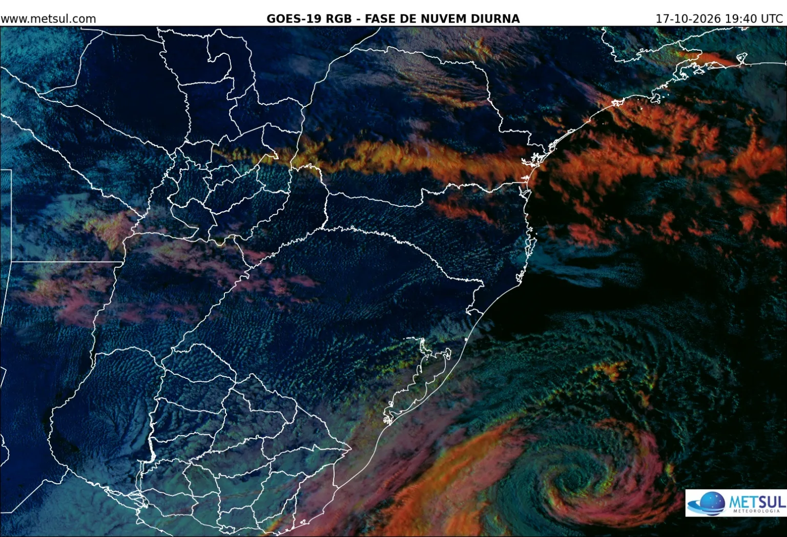 Ciclone na costa do RS chama a atenção por formato raro em imagens de satélite; confira