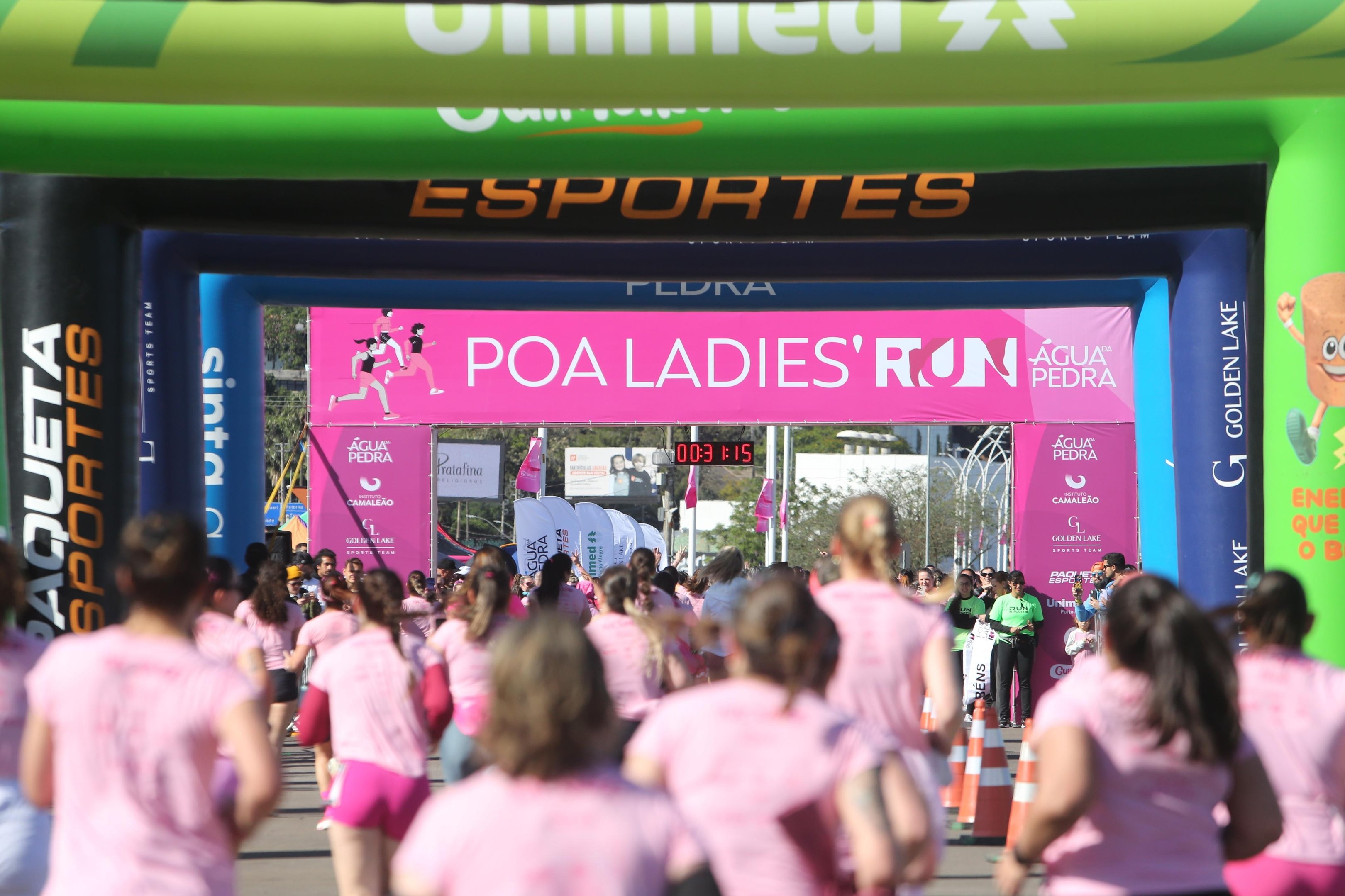 Em alusão ao Outubro Rosa, Poa Ladies Run reúne mais de 3 mil atletas em Porto Alegre