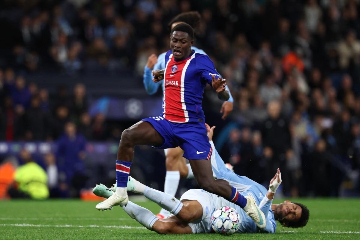 PSG perde lateral Nuno Mendes para duelo contra o Barcelona na Liga dos Campe&otilde;es