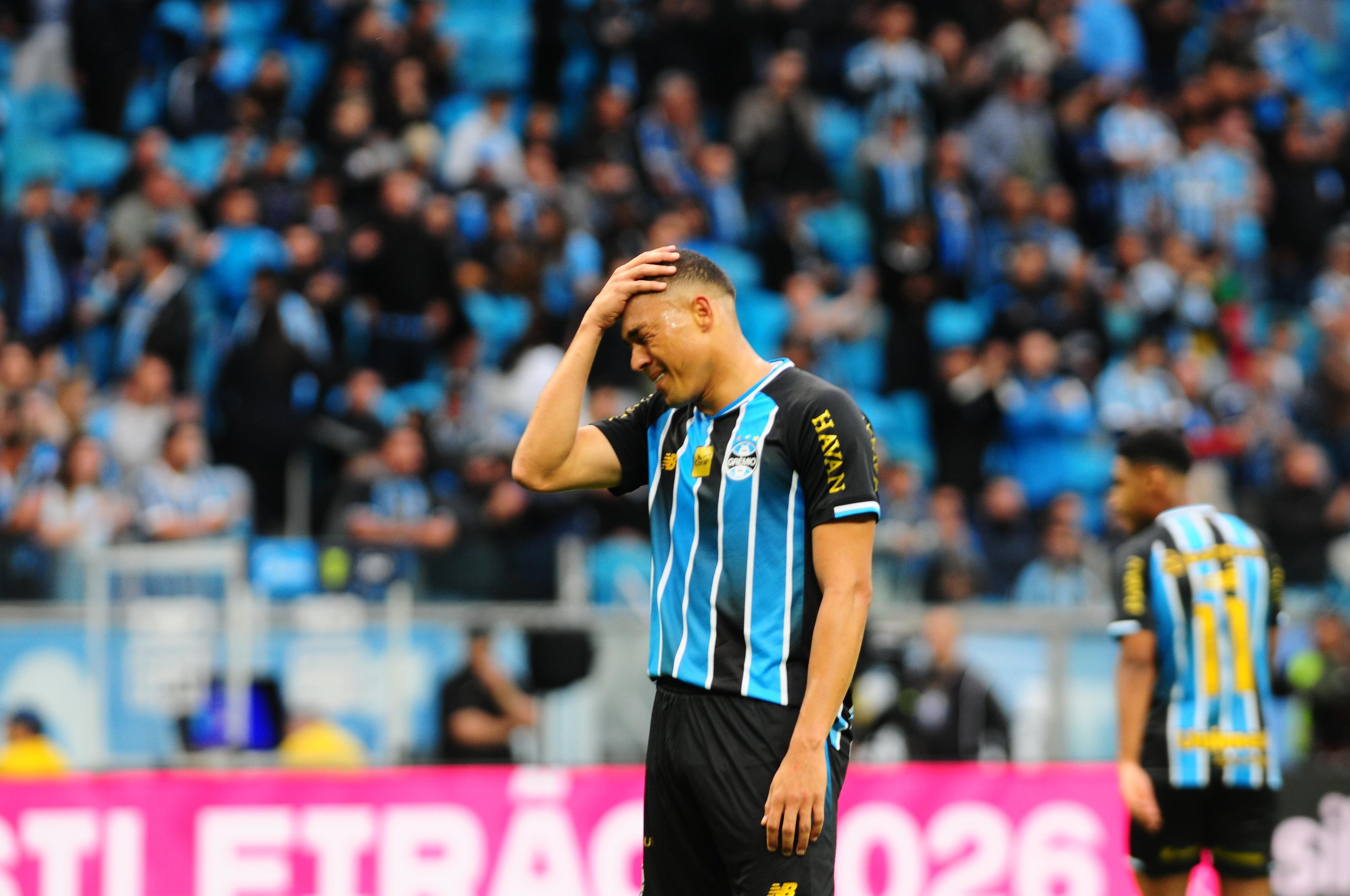 Dois grandes já foram rebaixados num mesmo ano? Confira o risco de Grêmio e Inter