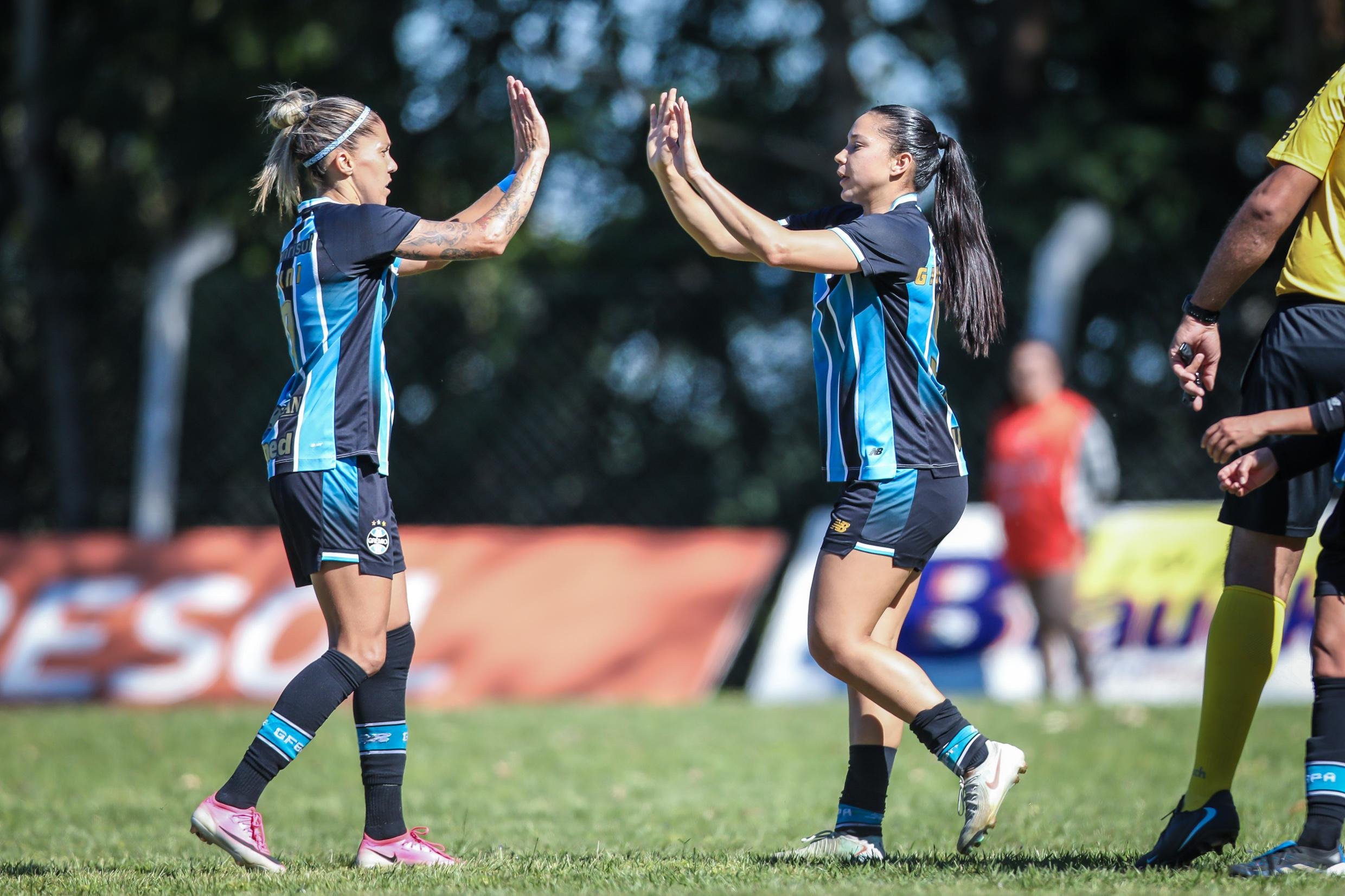 Sem sofrer gols, Gr&ecirc;mio lidera segunda fase do campeonato