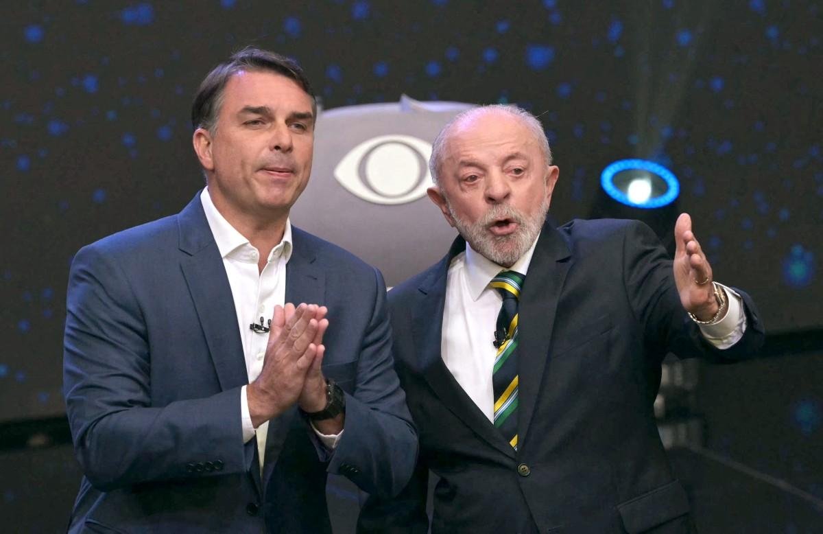 Flávio cancela live, Lula e Janones fazem transmissão