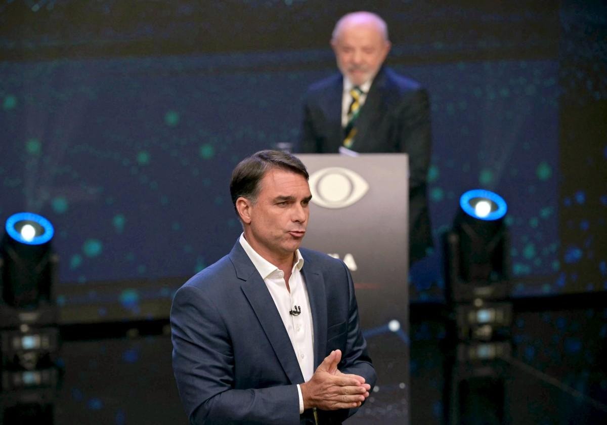 Gate descarta bomba em carro da comitiva de Flávio Bolsonaro no debate