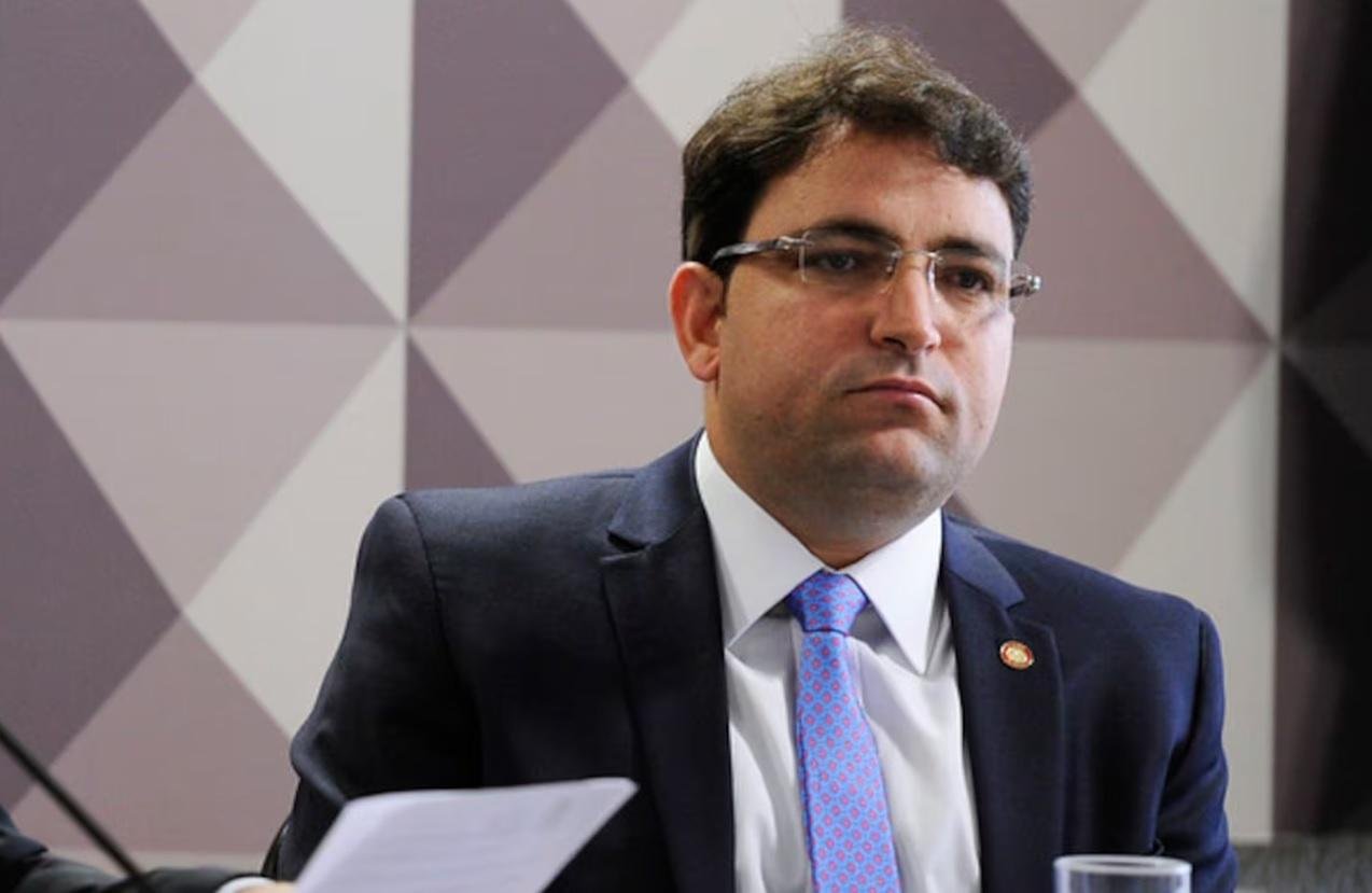 PF mira ex-secretário de TI do STJ para apurar vazamentos a advogado amigo de Flávio Bolsonaro