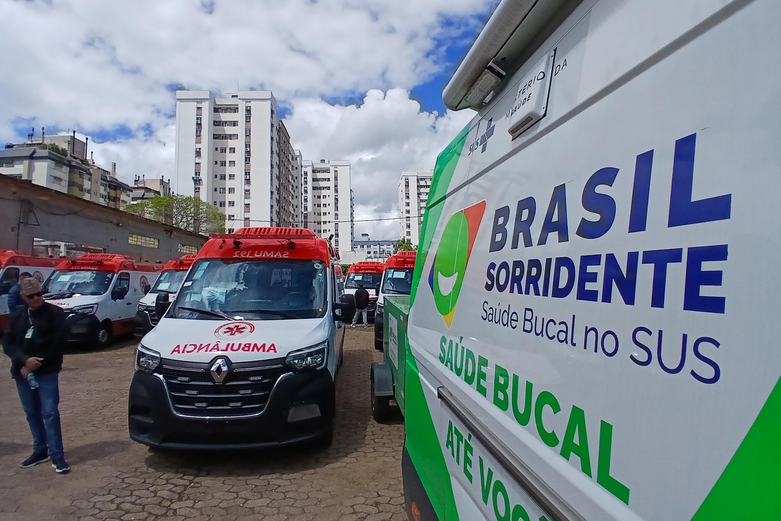 RS ganha 20 ambulâncias para o Samu e duas unidades odontológicas móveis