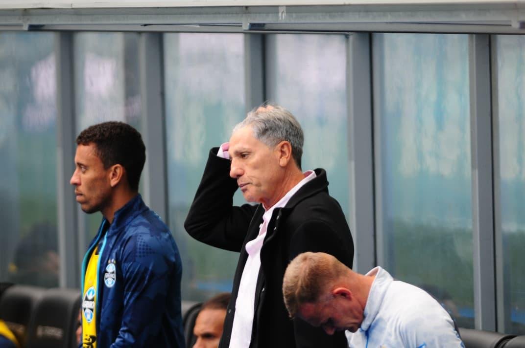 Renato Portaluppi segue no comando t&eacute;cnico do Tricolor