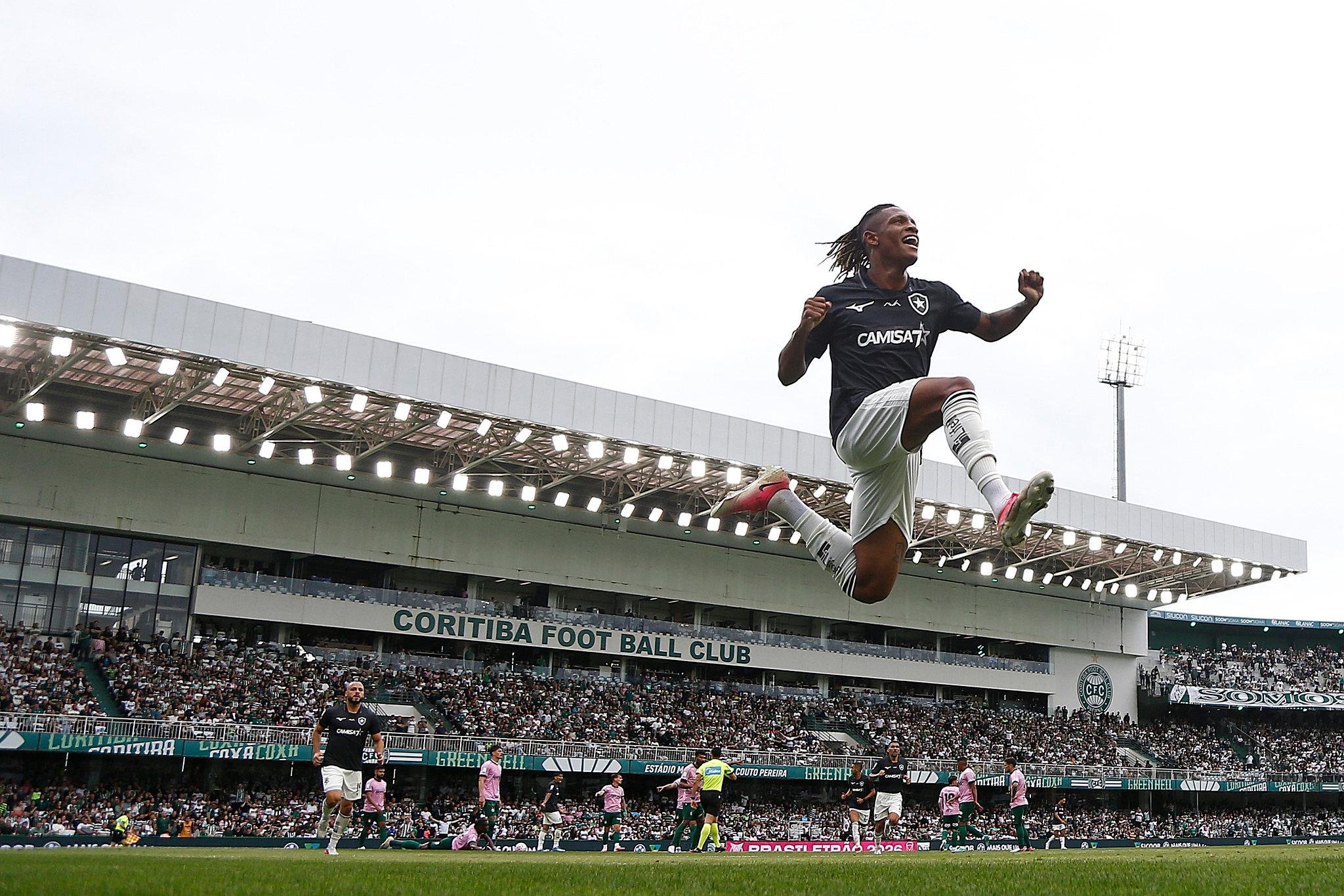 Recentemente Botafogo, de Danilo, ficou no empate com o Coritiba no Couto Pereira