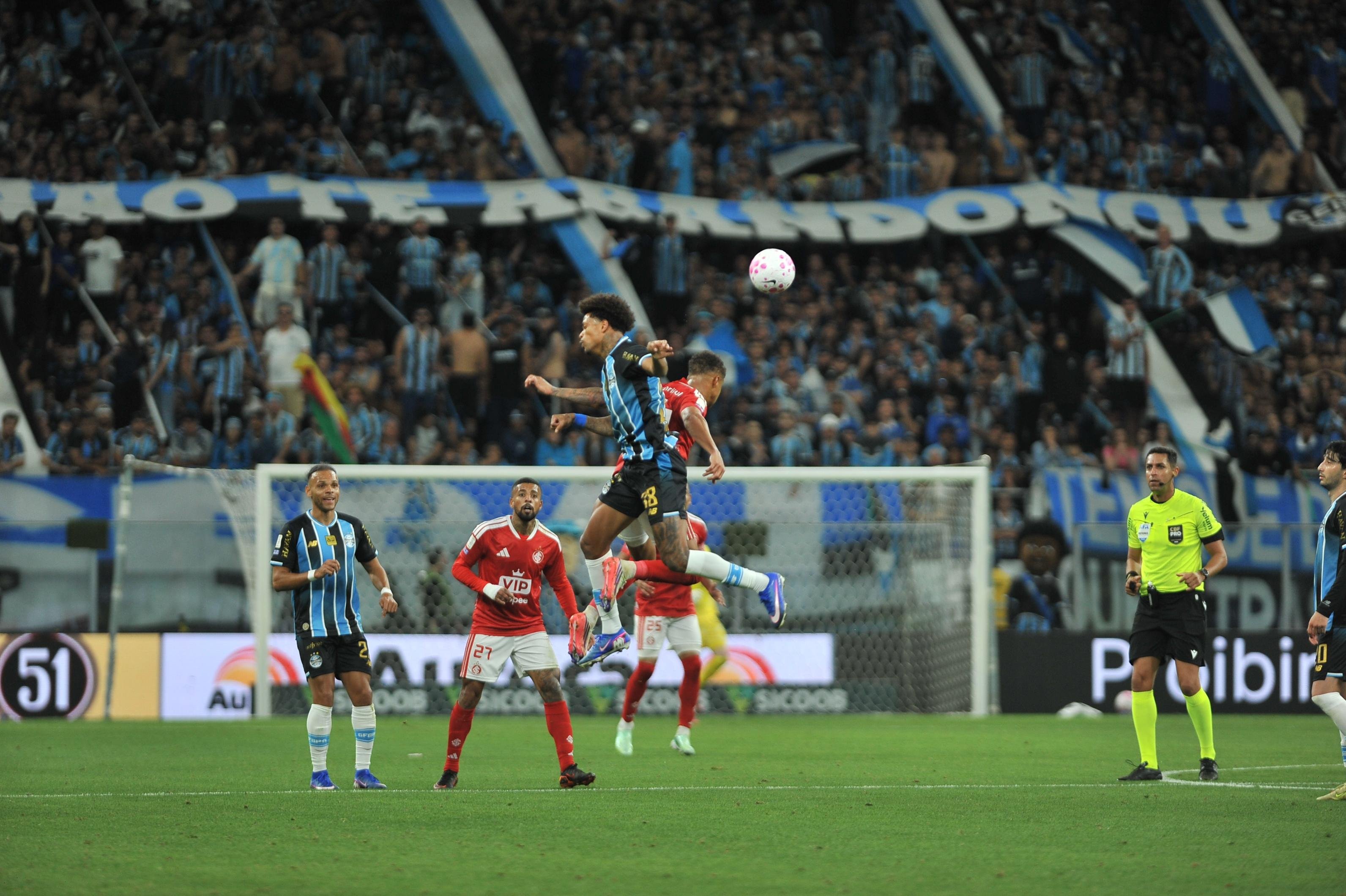 Empate no Gre-Nal, em termos de tabela, foi um resultado ruim para gremistas e colorados