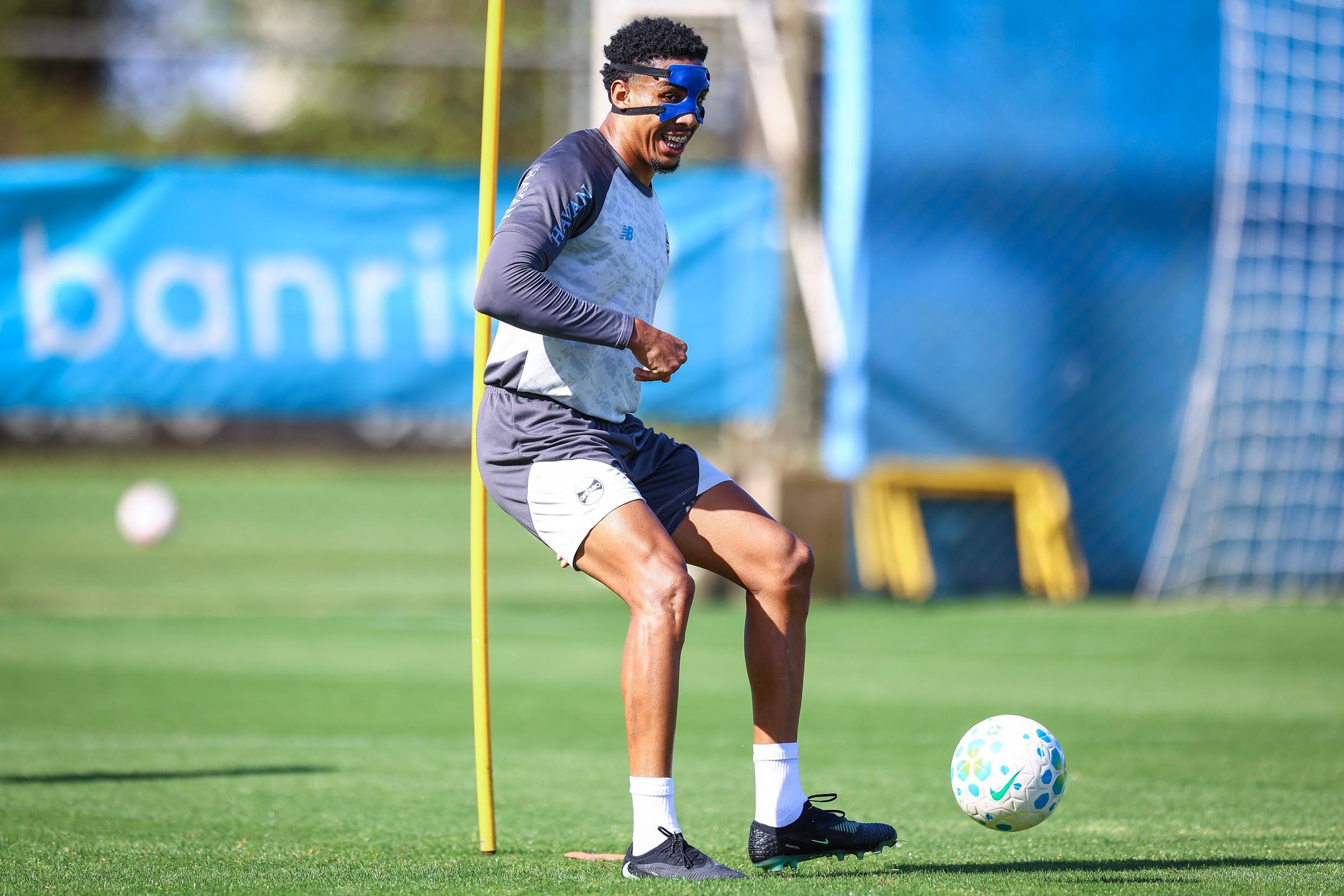 Wallace volta a ficar &agrave; disposi&ccedil;&atilde;o de Renato Portaluppi
