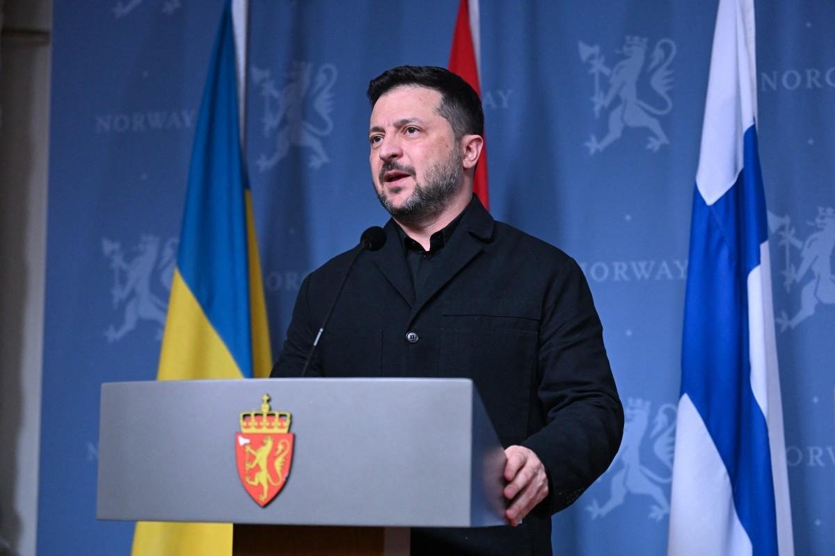Zelensky comemora retomada do compartilhamento de informações de inteligência com os EUA