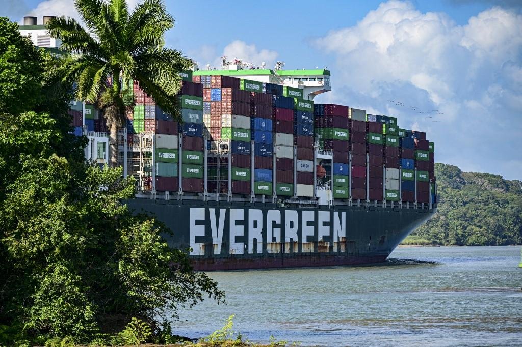 Canal do Panamá bate recorde de carga após fechamento de Ormuz