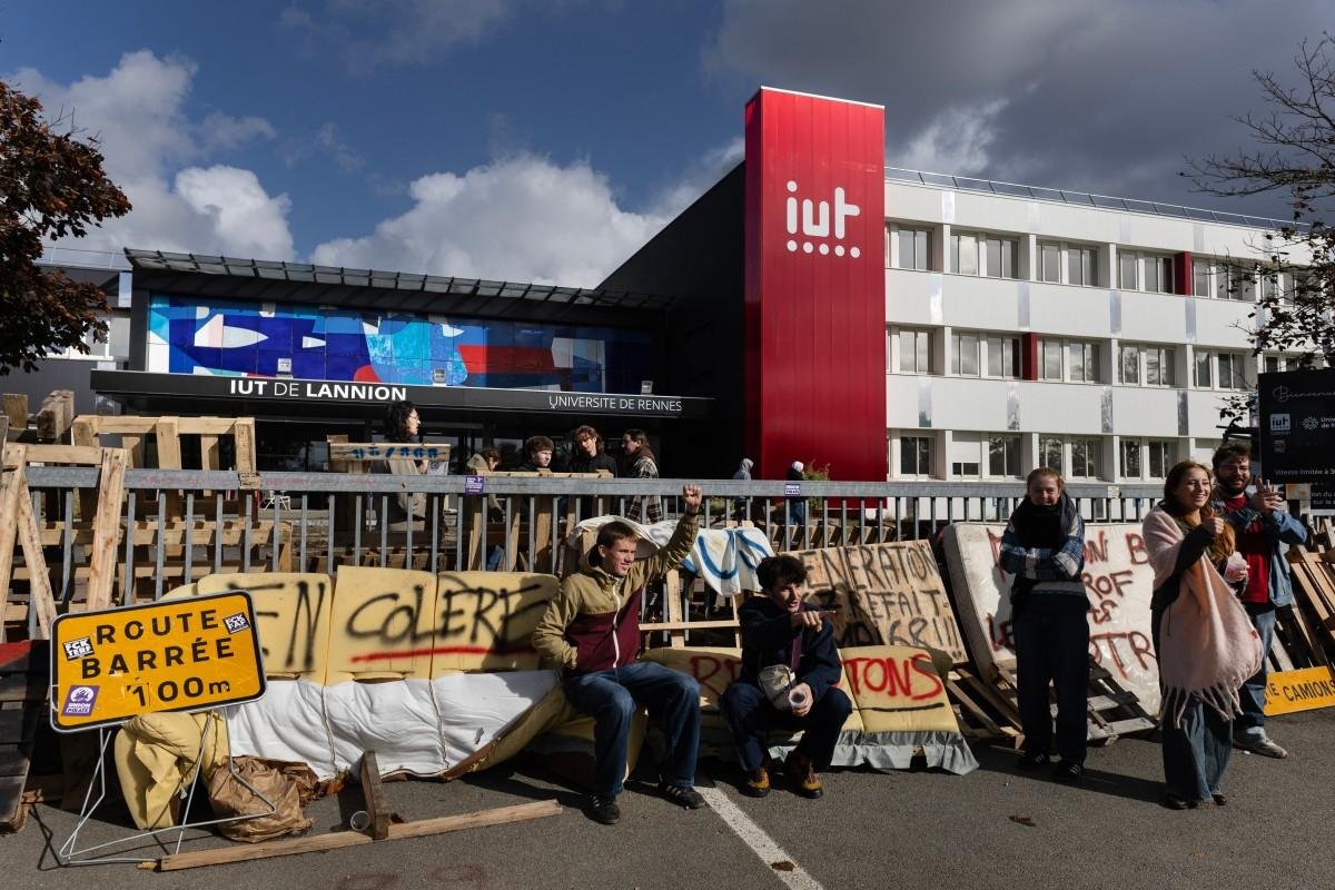Líder sindical convoca a “subir o nível” de protestos sociais na França com greve