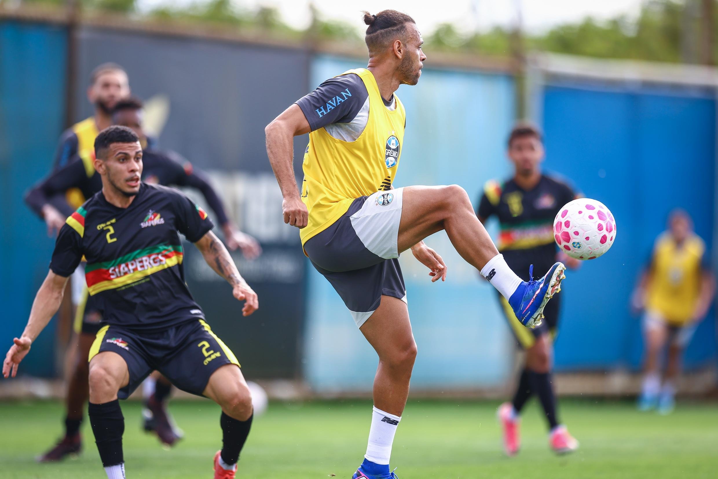 Braithwaite dever&aacute; estar no jogo-treino desta quinta-feira