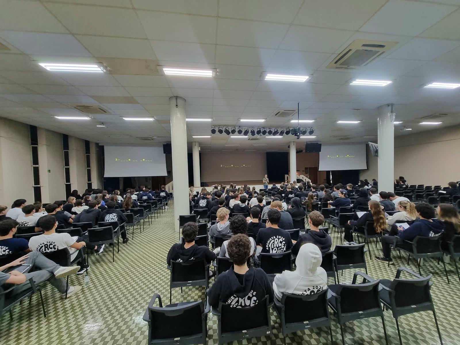 Colégio Anchieta aposta em simulados e aulões