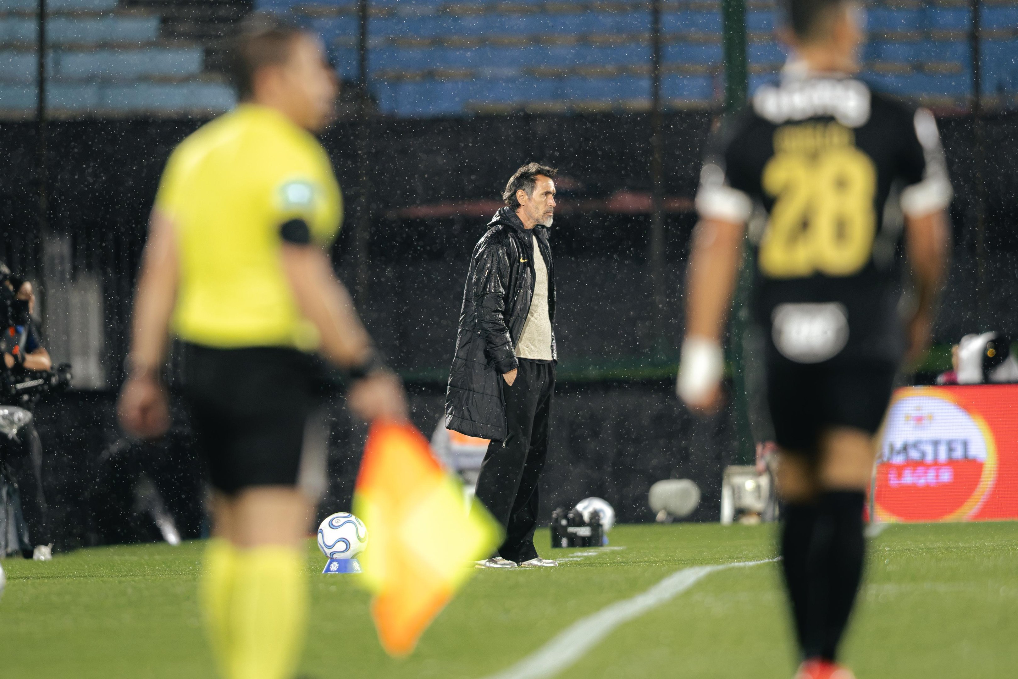 Galo garante vaga na decis&atilde;o continental apesar da derrota para o Montevideo City Torque no Uruguai