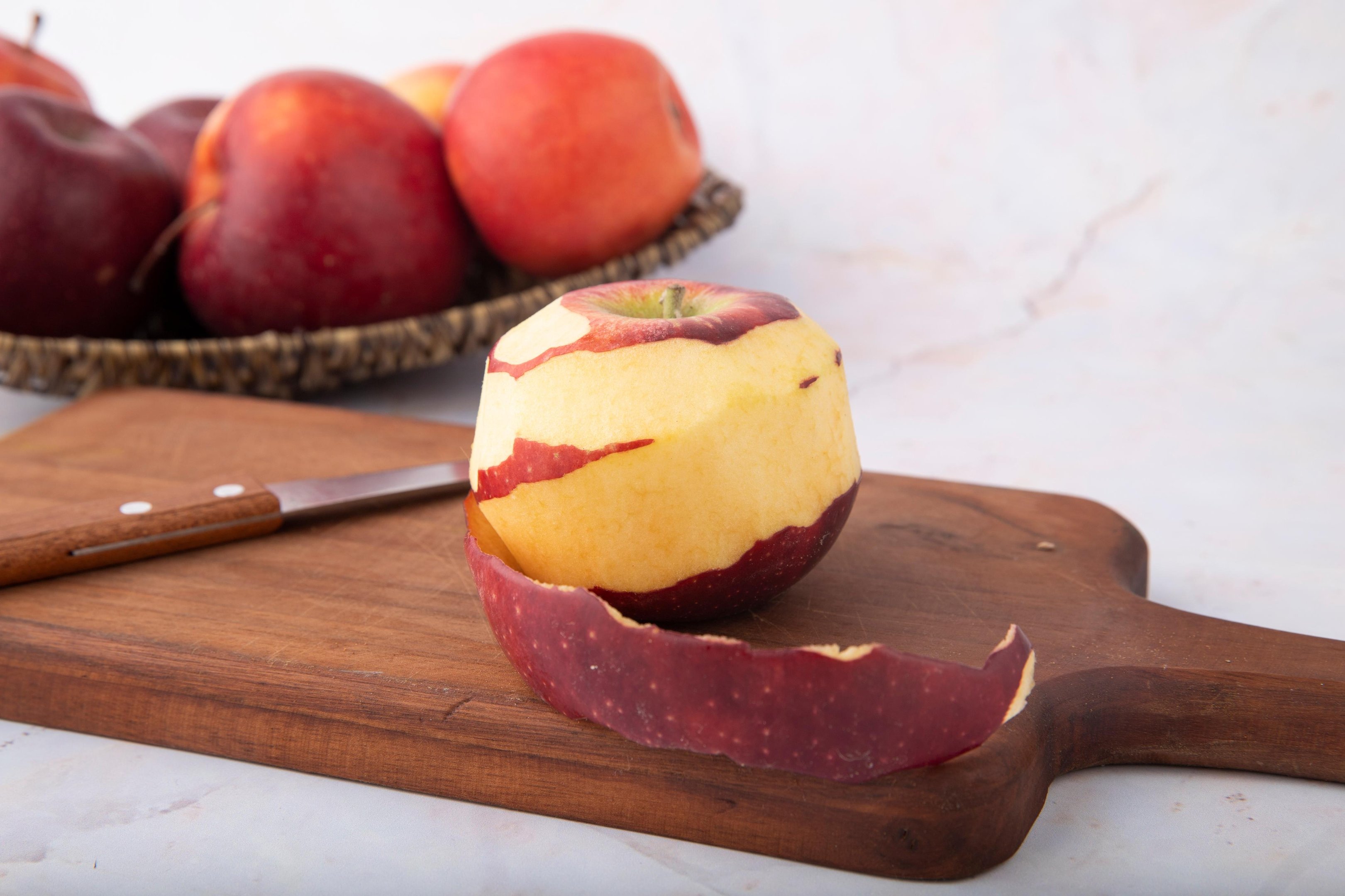 Consumir a ma&ccedil;&atilde; com casca ajuda a preservar fibras e antioxidantes que contribuem para a sa&uacute;de intestinal e a saciedade