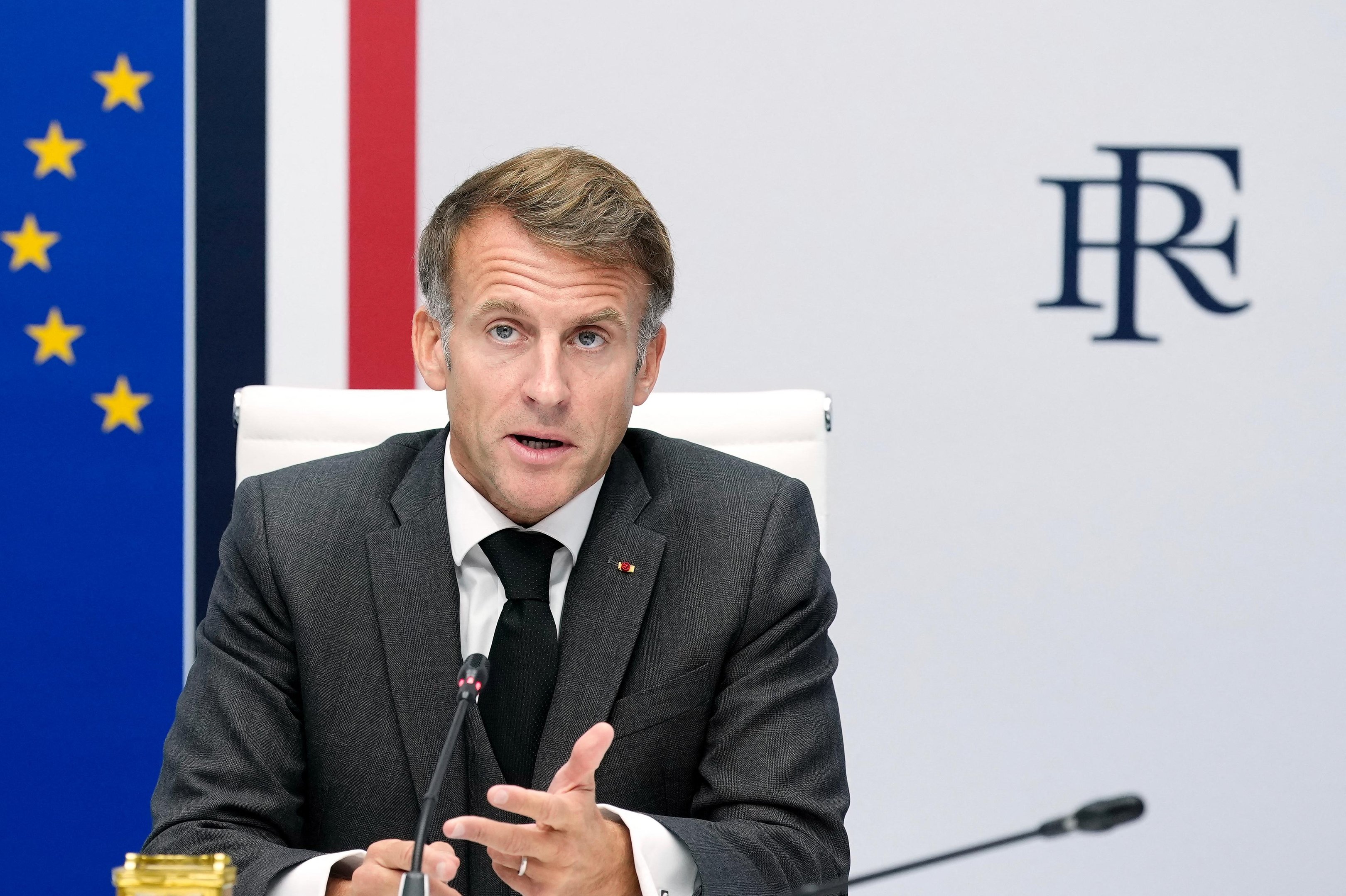 Macron acusa extrema esquerda de querer derrubar a República