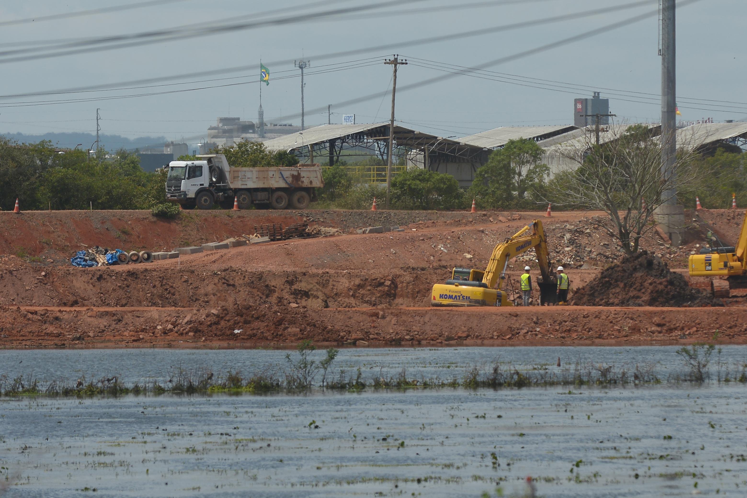 Algumas interven&ccedil;&otilde;es devem ser finalizadas ainda neste ano, como parte da prote&ccedil;&atilde;o da regi&atilde;o dos p&ocirc;lderes 7 e 8, entre os bairros Anchieta e Sarandi,