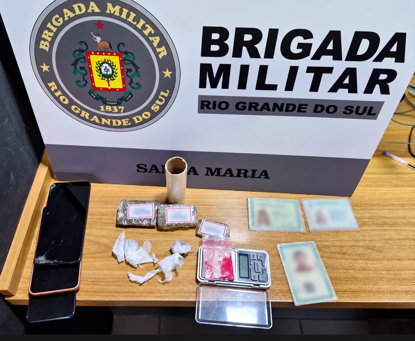 Mãe e padrasto são presos com drogas após criança cair do quarto andar de prédio em Santa Maria