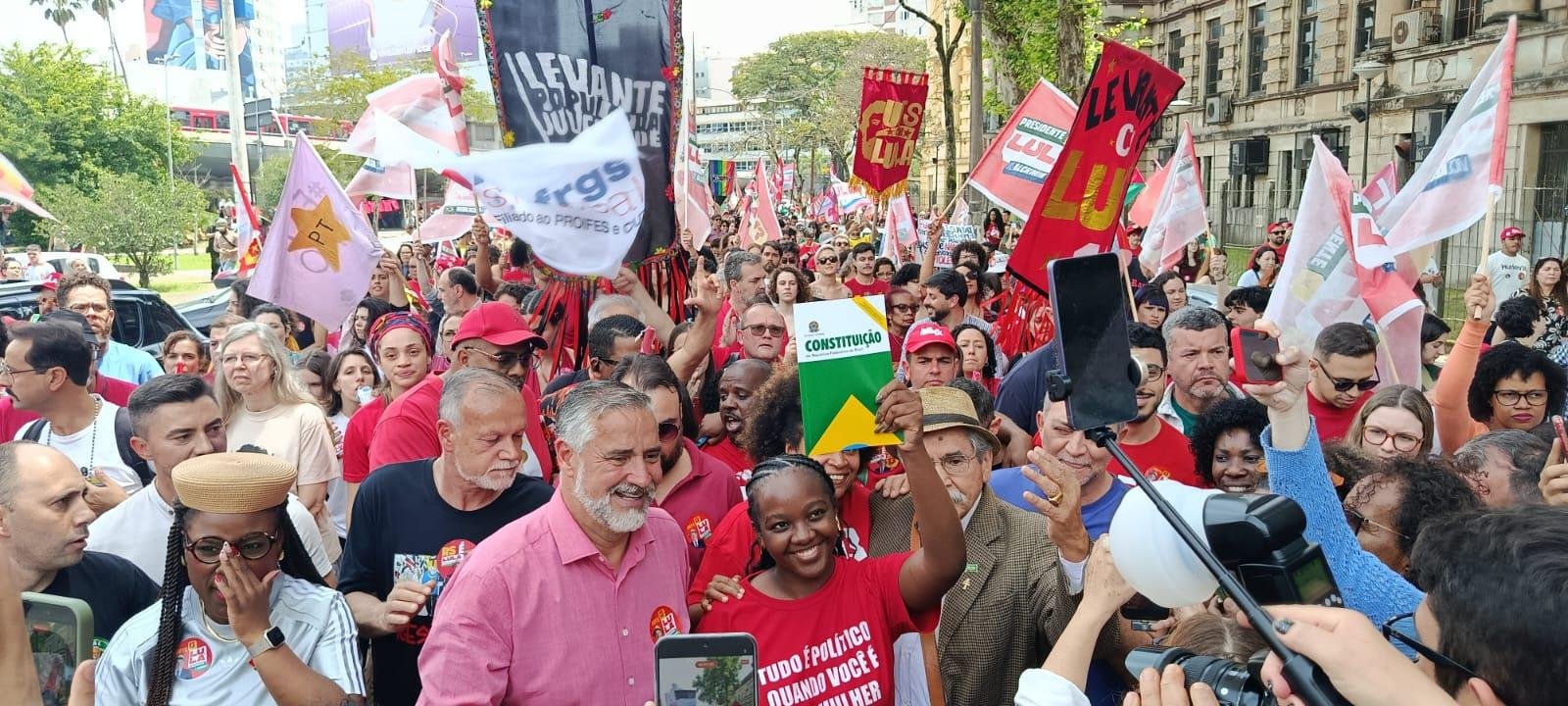 Em ato na Capital, deputada eleita Ana Elisa comenta sobre ocupação das redes pela esquerda