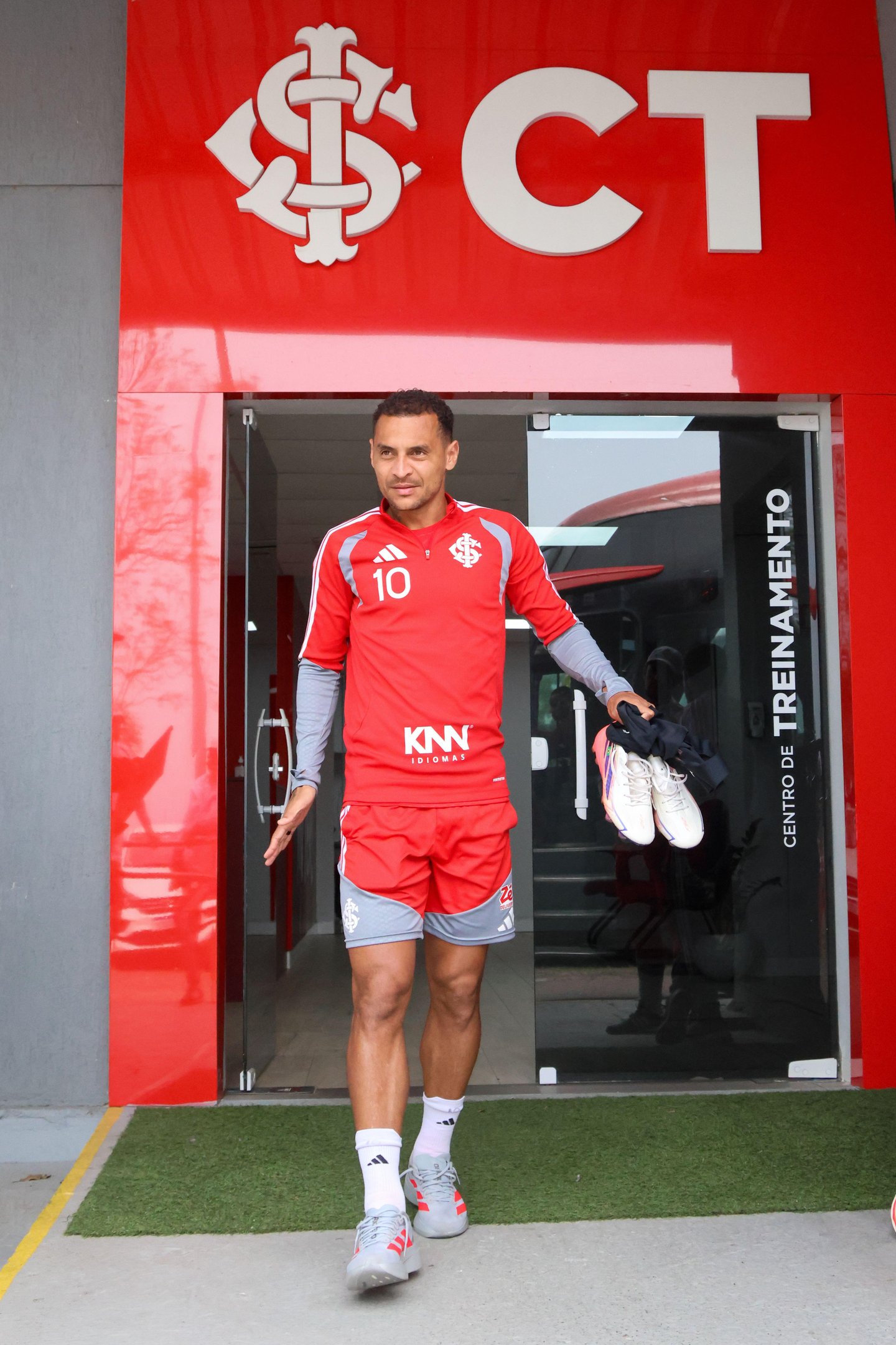 Alan Patrick treinou mais uma vez e deve ser confirmado no time que enfrenta o Botafogo