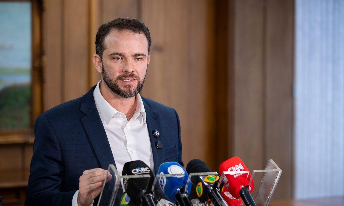 Previsão de superávit no Orçamento de 2027 é mantida, diz Durigan