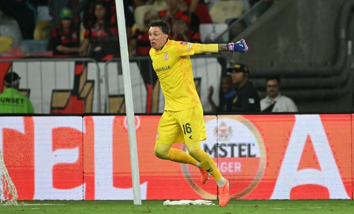 Muslera supera drama na Copa com brilho na Libertadores: &ldquo;Futebol sempre te d&aacute; outra chance&rdquo;