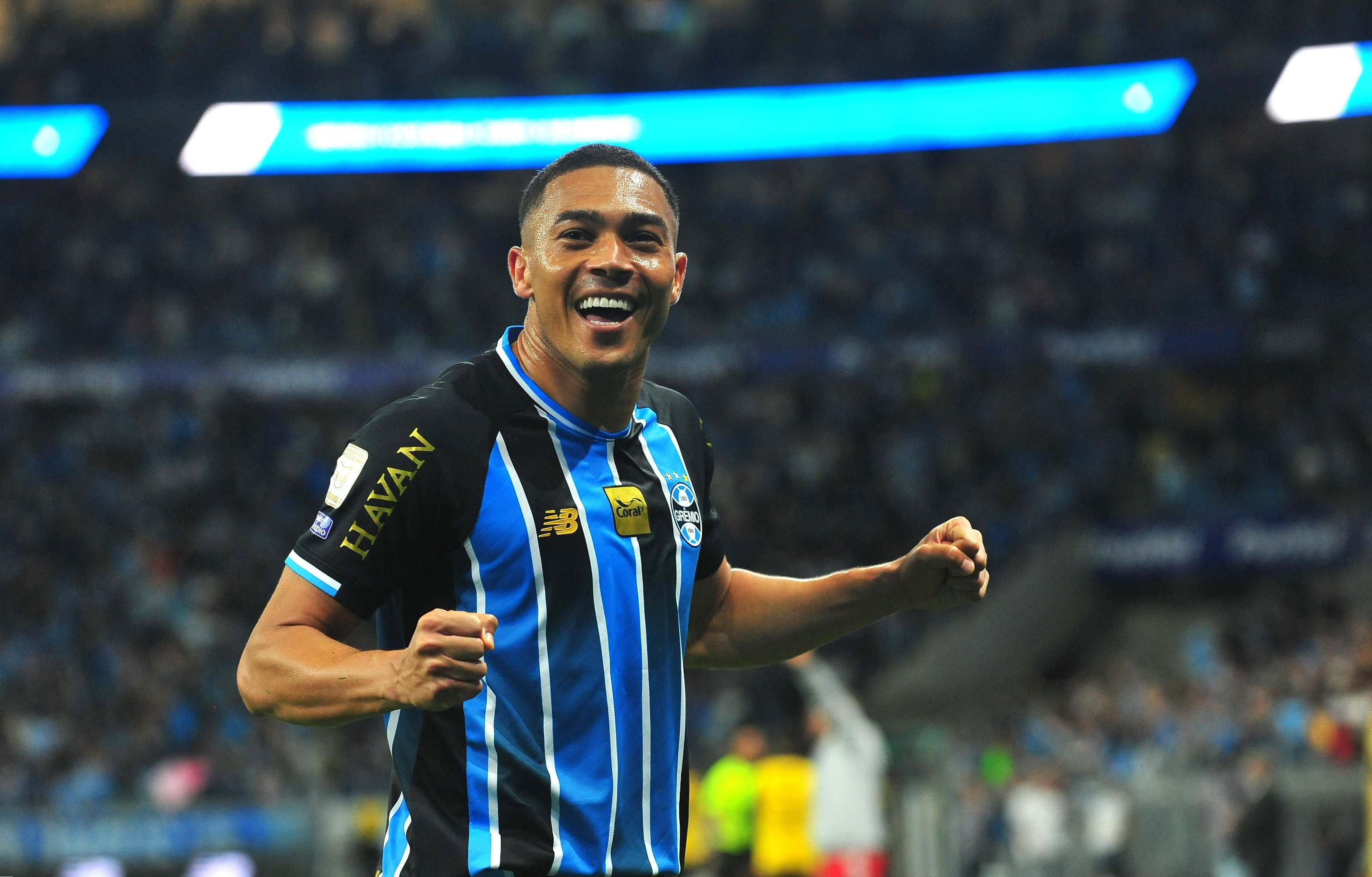 Carlos Vin&iacute;cius n&atilde;o tem perman&ecirc;ncia garantida no Tricolor para 2027