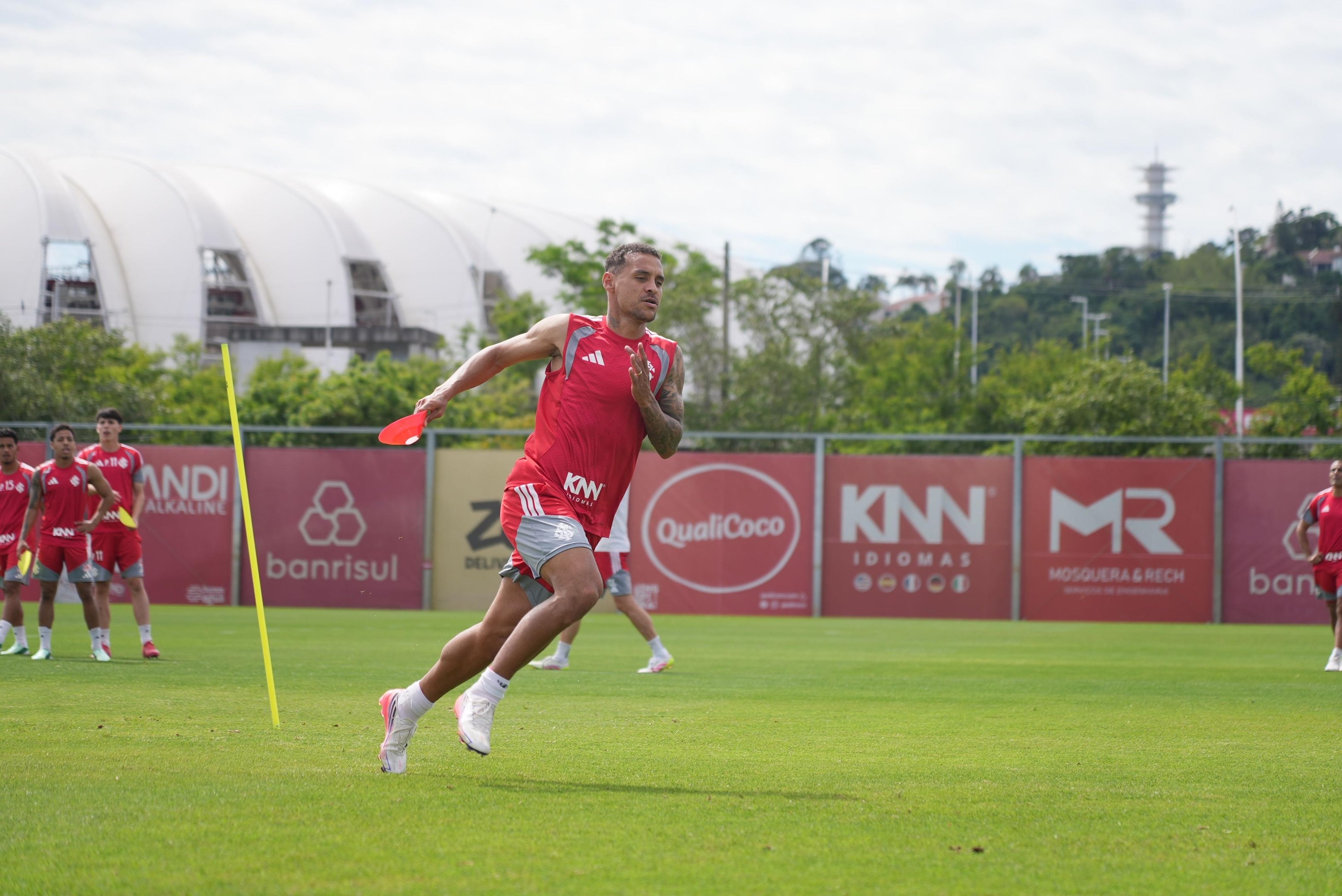 Alan Patrick volta ao time colorado neste s&aacute;bado