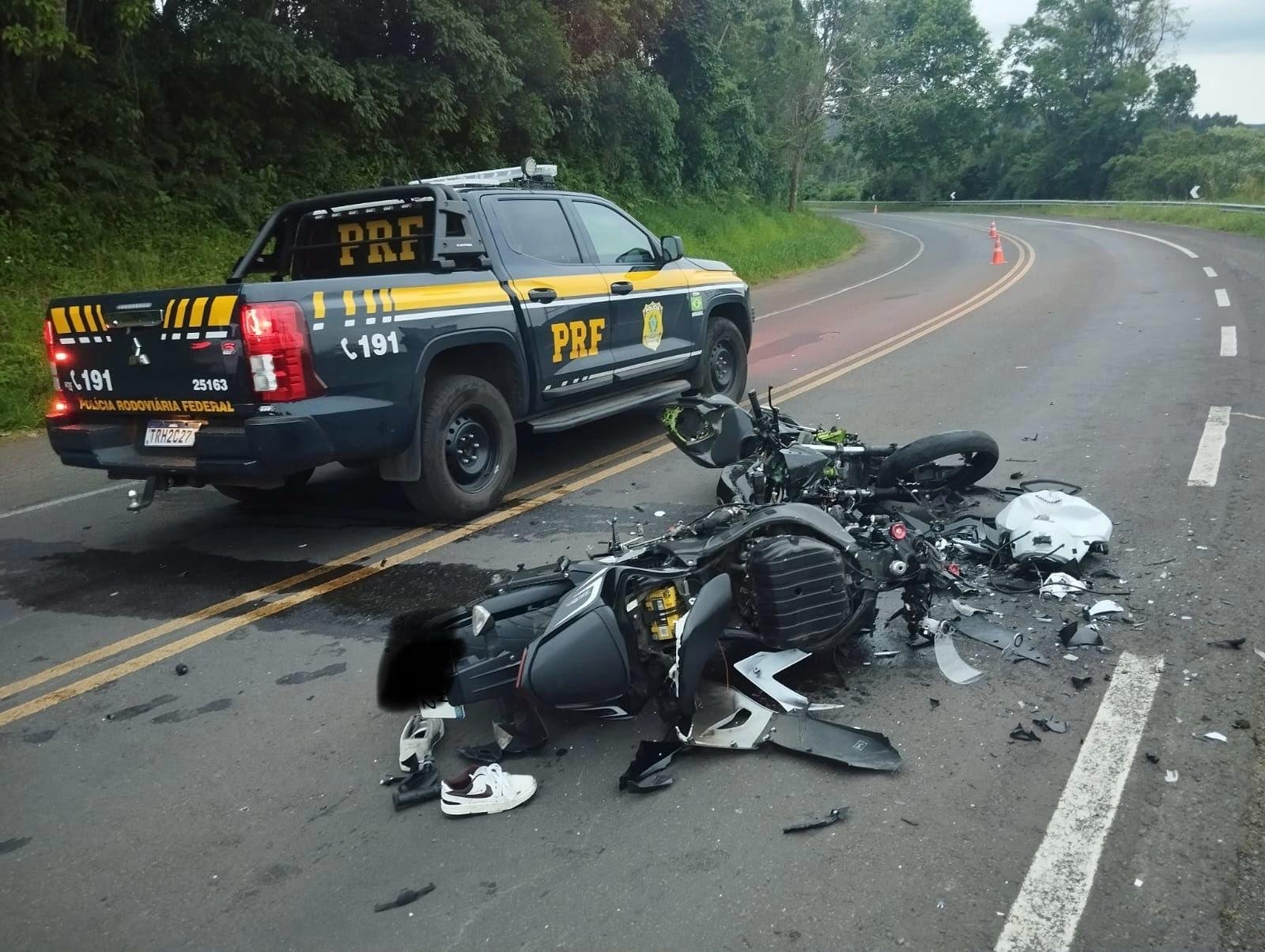 Dois motociclistas morrem em colisão frontal na BR 116, em Morro Reuter