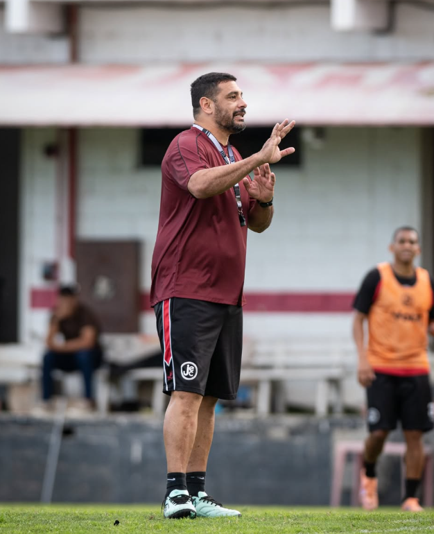 Treinador do Joinville &eacute; impedido de acessar est&aacute;dios ap&oacute;s intima&ccedil;&atilde;o