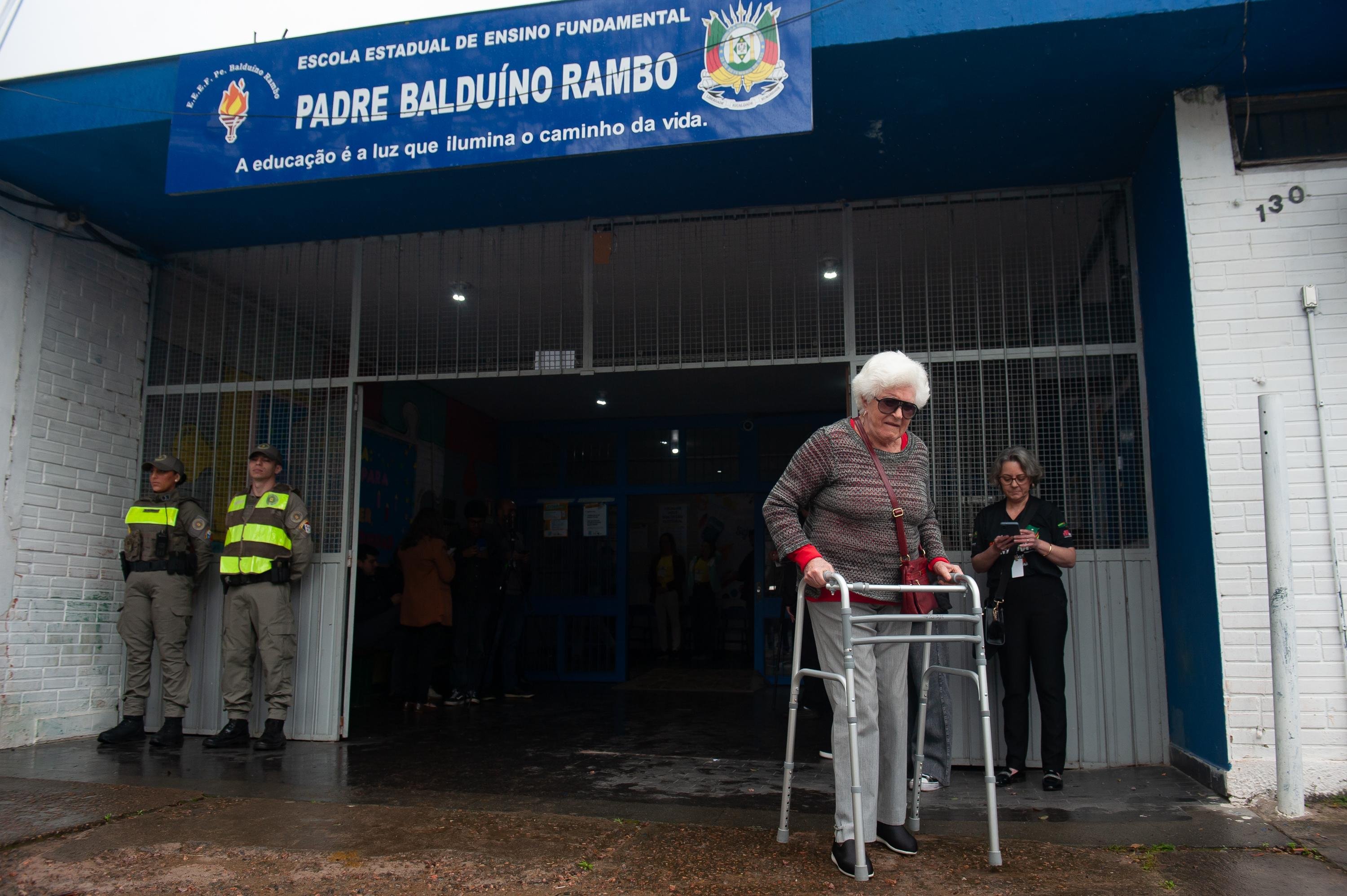Nancy Ferreira Garcia tem 90 anos e foi votar em Porto Alegre