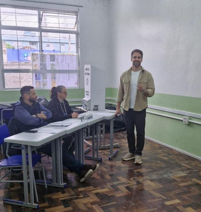 Governador votou na se&ccedil;&atilde;o 131, no Instituto de Educa&ccedil;&atilde;o Assis Brasil