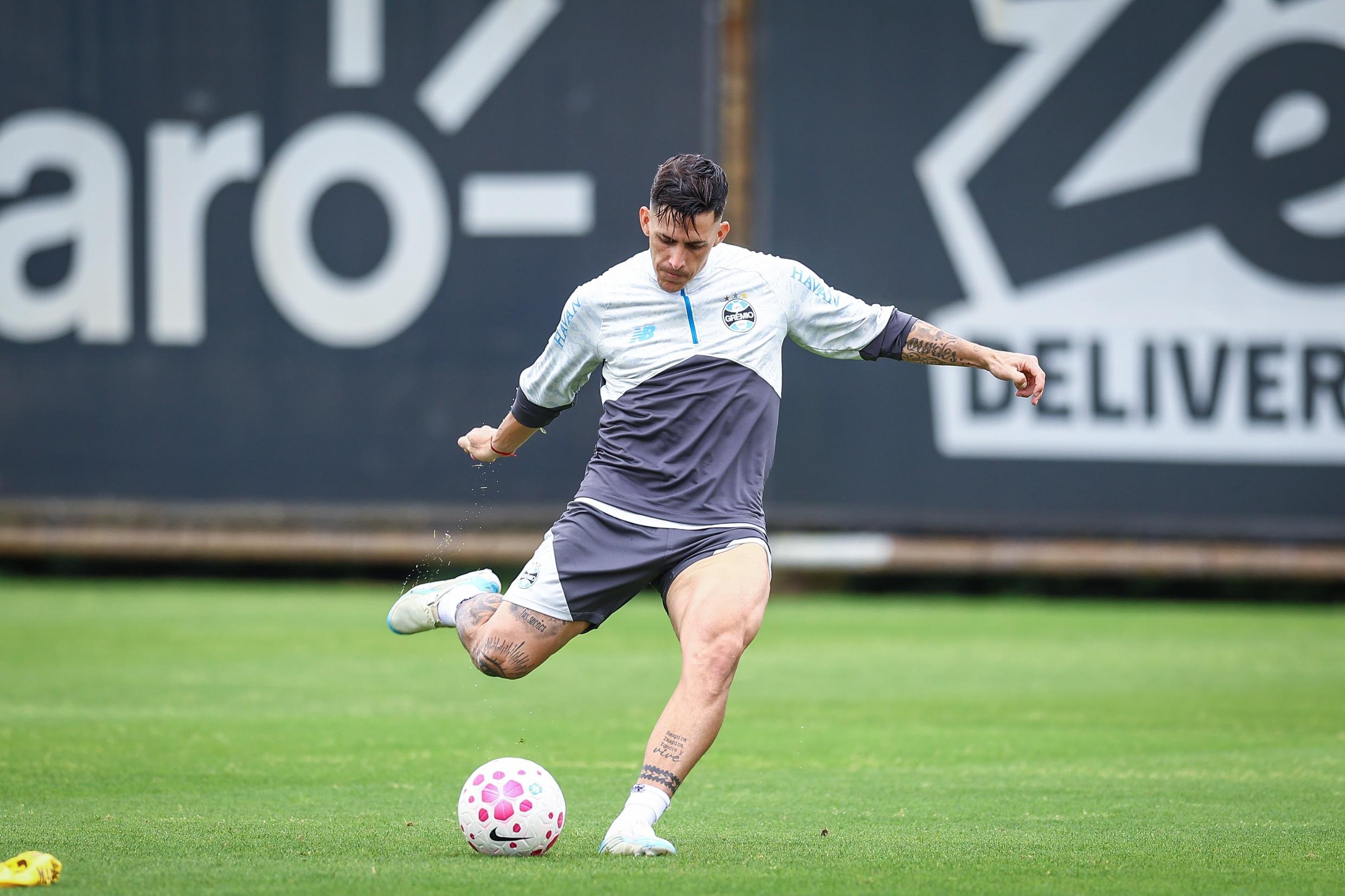 Pav&oacute;n ser&aacute; titular contra o Coxa no Couto Pereira