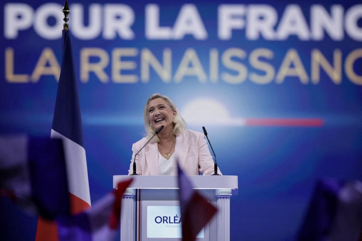 Marine Le Pen promete restaurar ordem ao lançar campanha presidencial na França