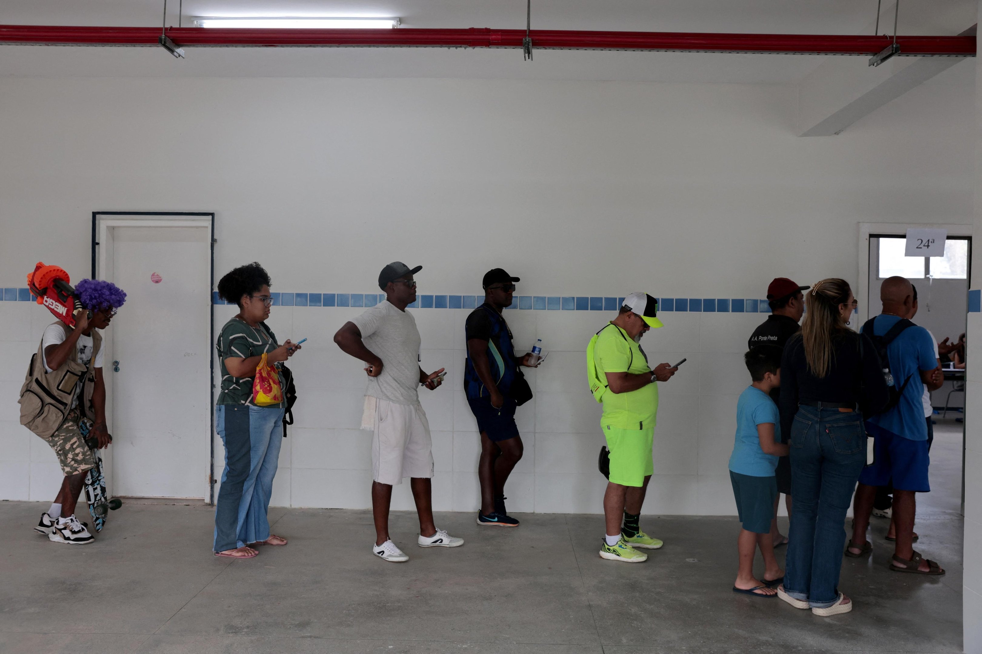 Moradores de Salvador organizam caronas após falta de ônibus