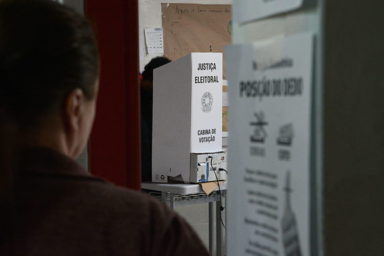 Seções sem filas e eleitores identificados: como foi a votação para o 2º turno no Litoral Norte
