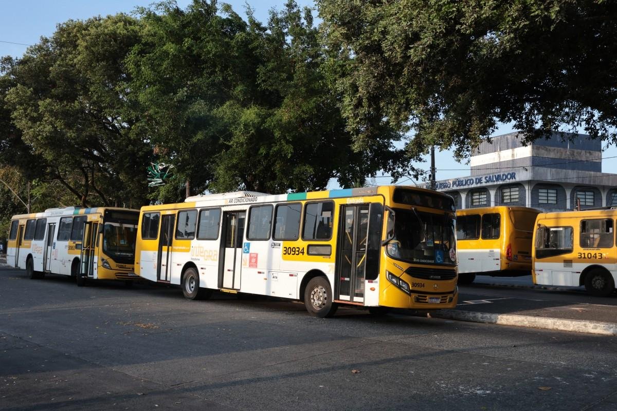 Procon atualiza para 544 total de ônibus parados em garagens em Salvador