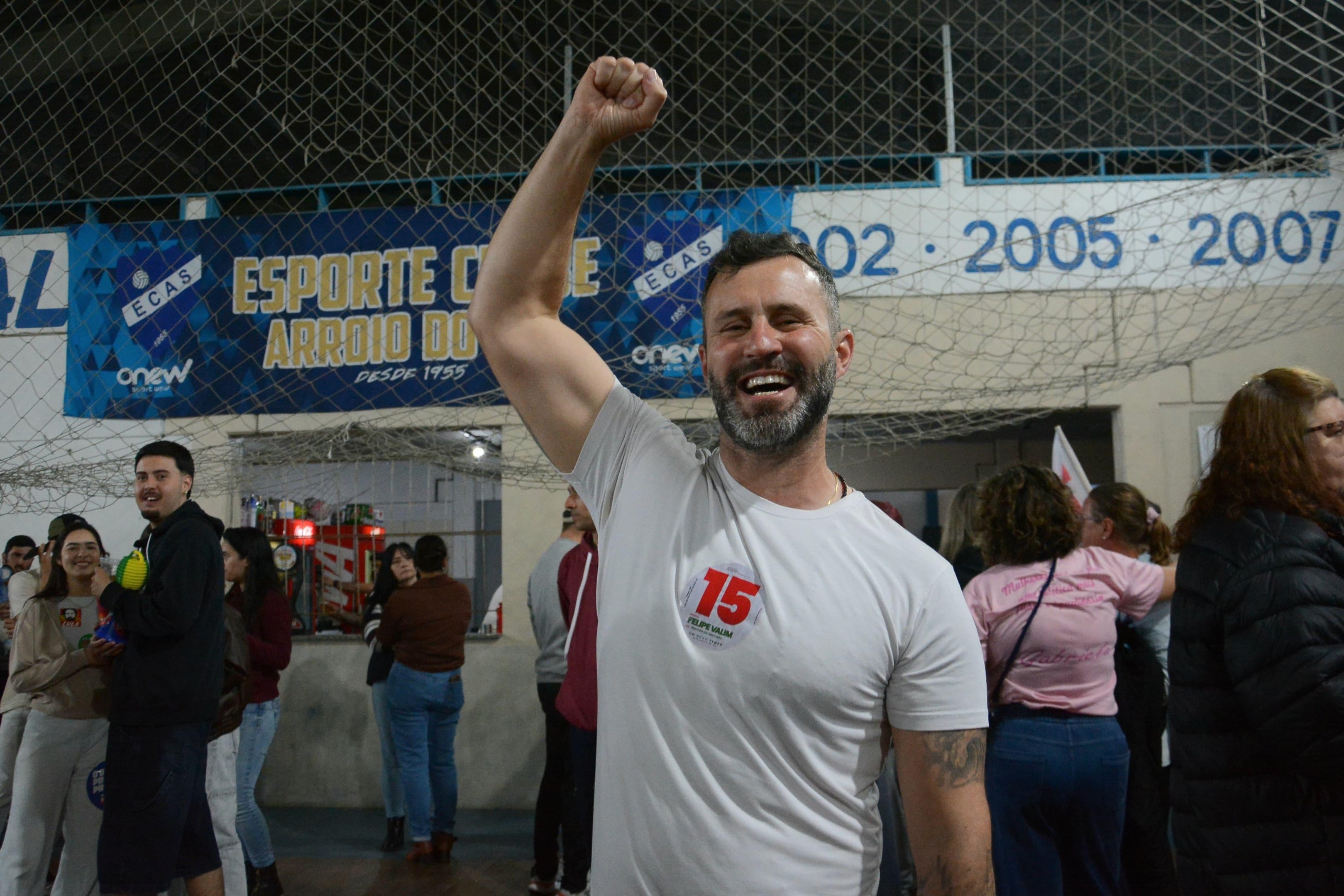 Com dados extraoficiais, Felipe Valim vence eleição suplementar para prefeitura de Arroio do Sal  