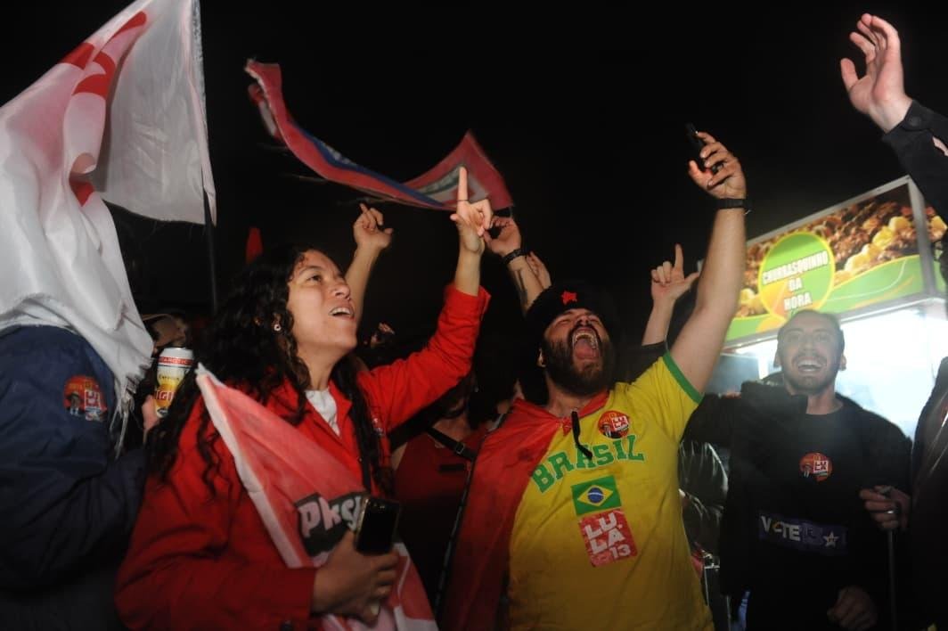 Porto Alegre: comemoração da reeleição do PT de Lula à presidência