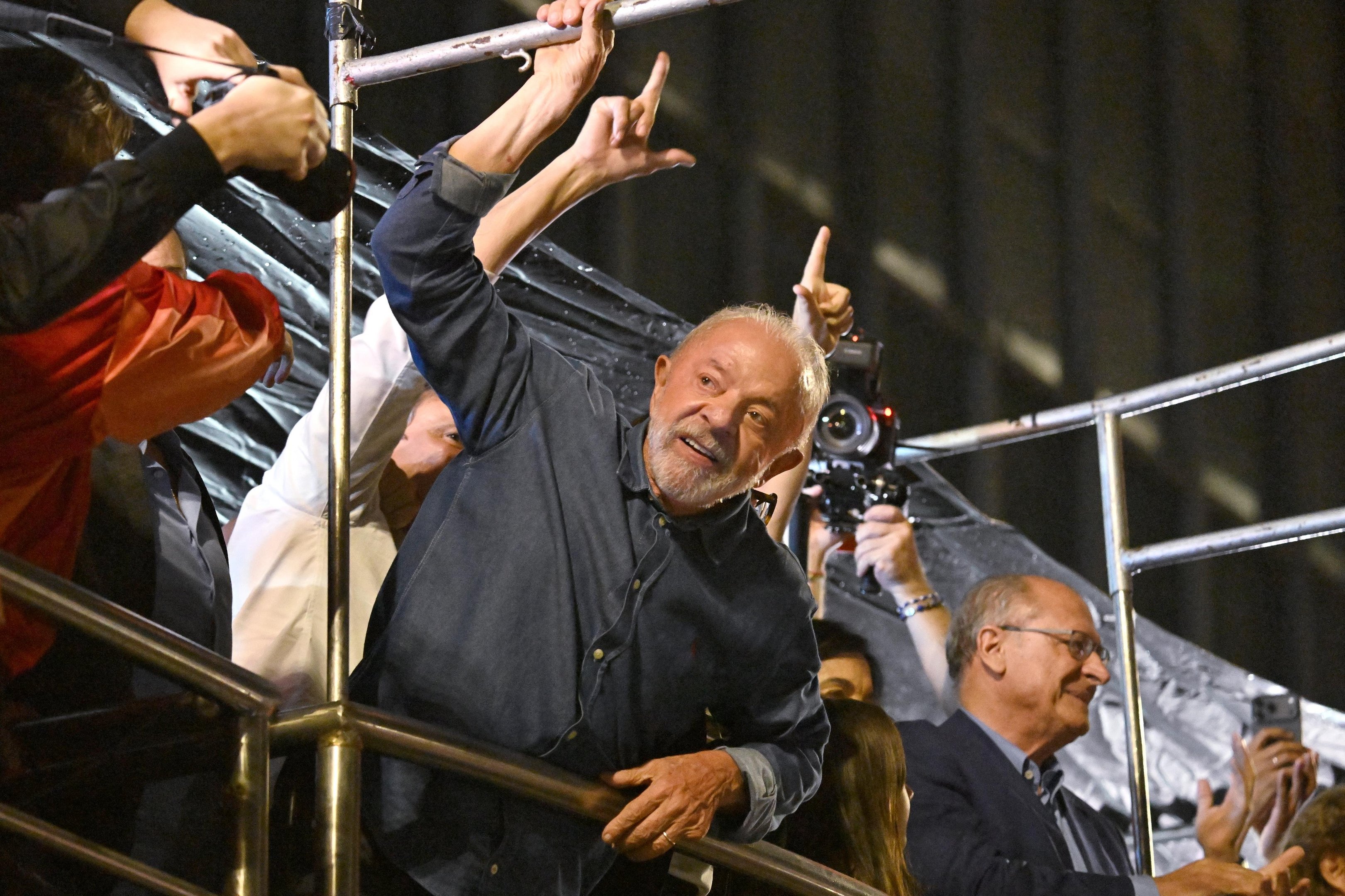 Ao vivo: acompanhe a repercussão da reeleição de Lula no Brasil 