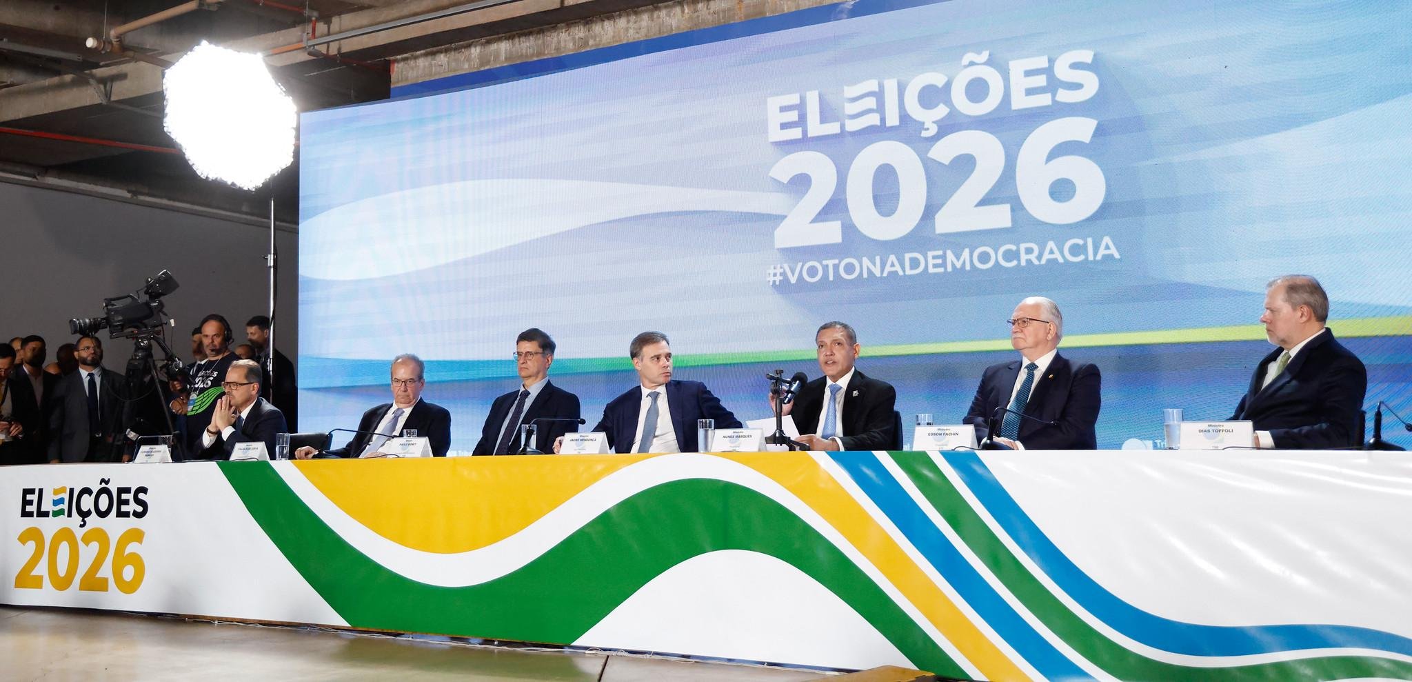 Presidente do TSE relata impacto de prorrogação na apuração e celebra queda na abstenção