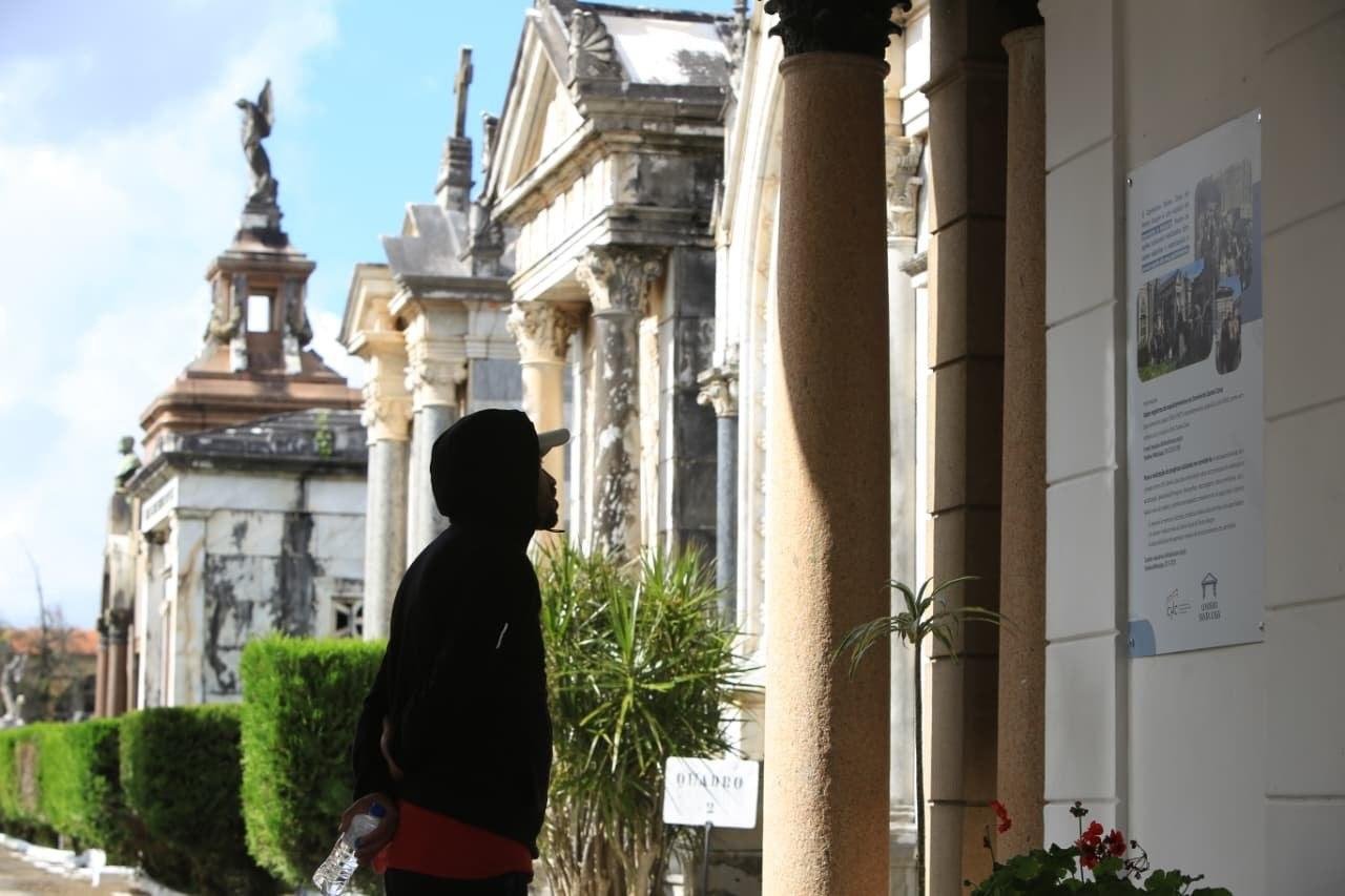 Arte, história e acolhimento: cemitérios de Porto Alegre terão programação especial para o Dia de Finados