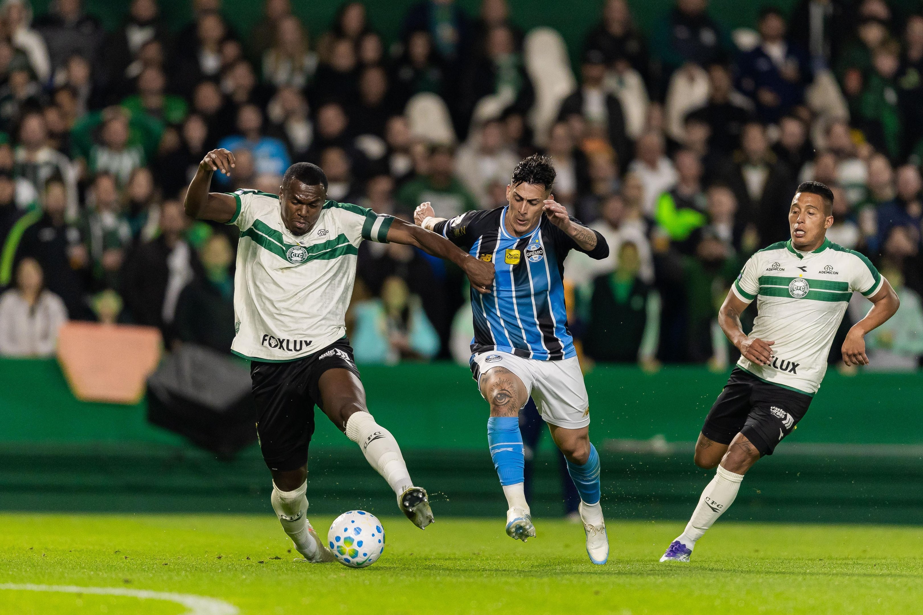 Coritiba levou gol no final
