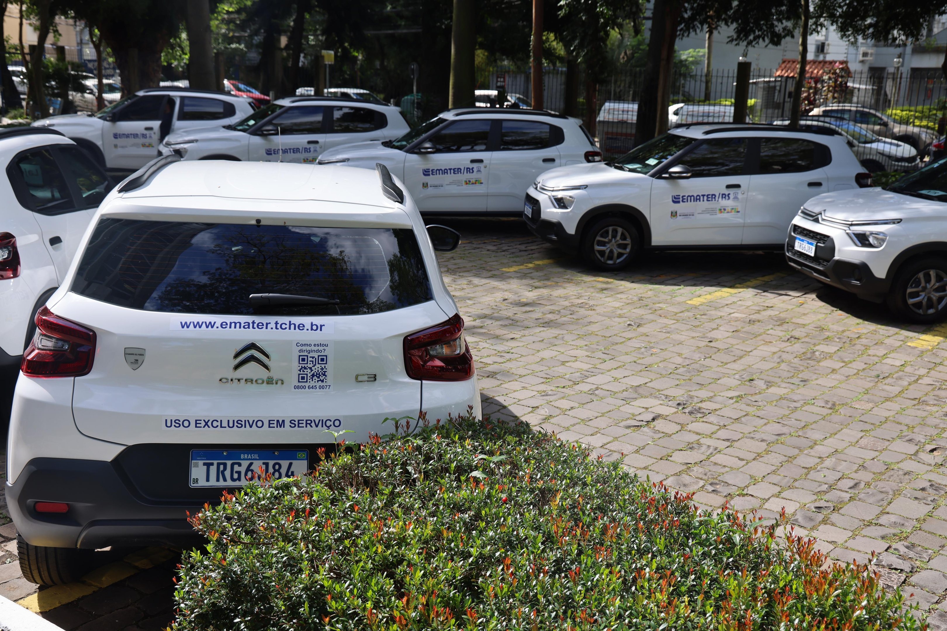 Emater/RS-Ascar recebe dez veículos para a extensão rural