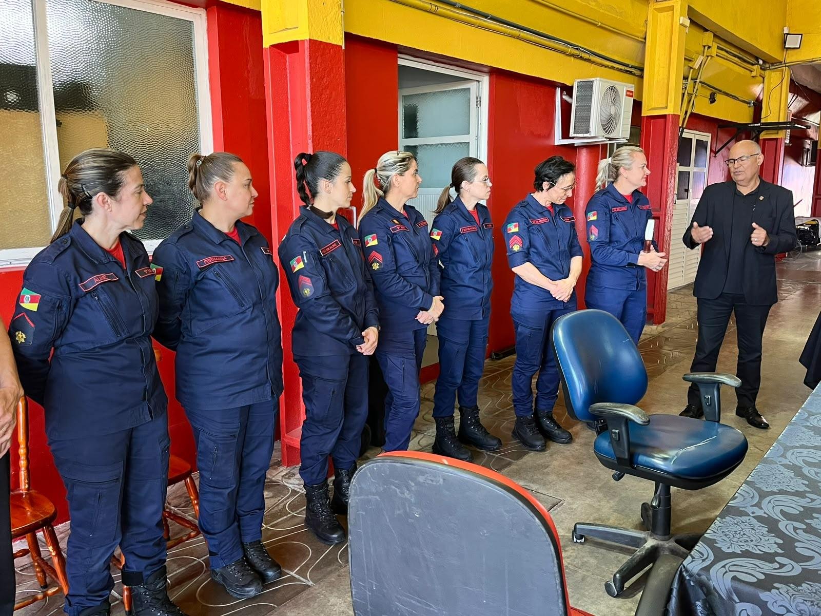 Guarnição Rosa: Sete mulheres assumem o plantão dos bombeiros em Tramandaí