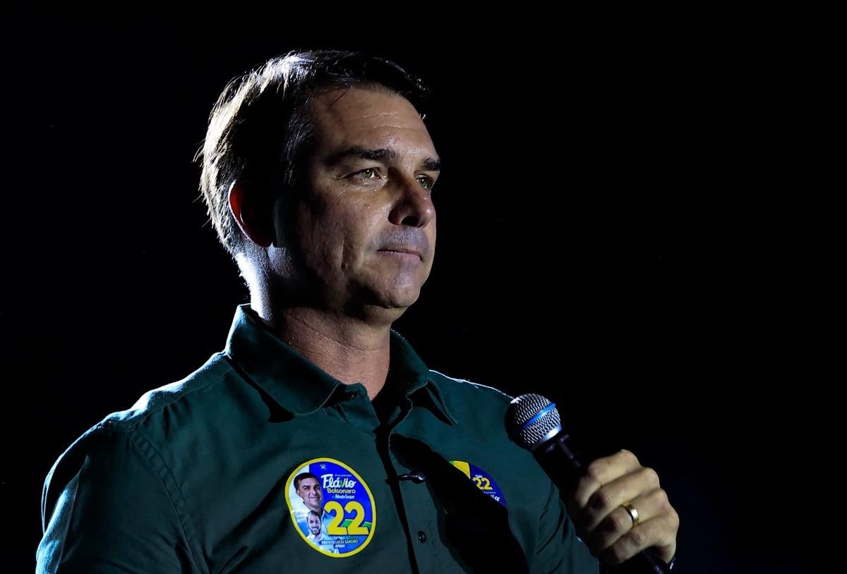 Aliados não sabem informar paradeiro de Flávio Bolsonaro após intimação da PF