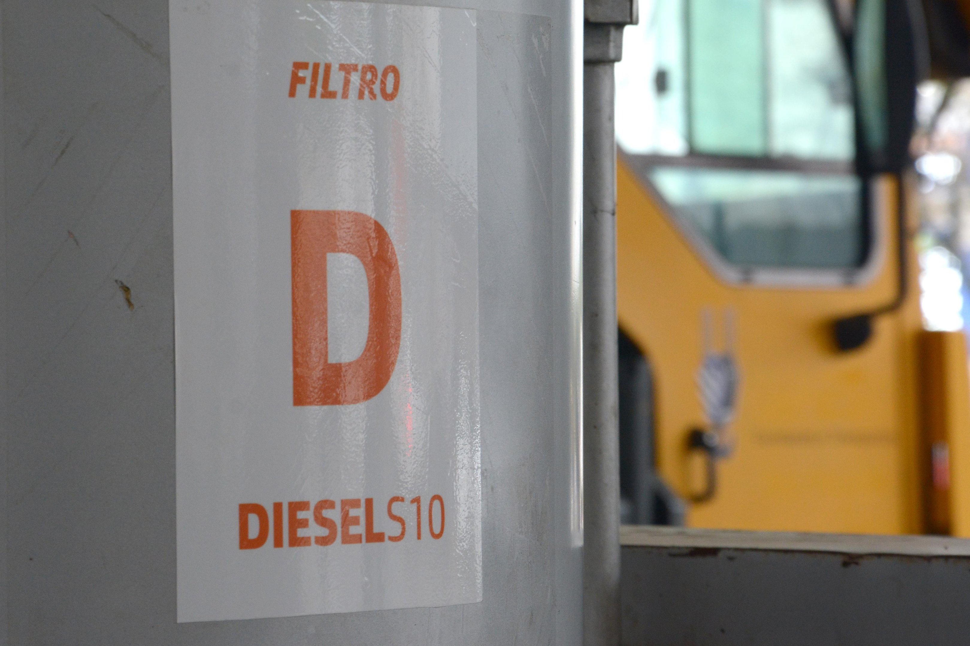 Governo prorroga por um mês subvenção de R$ 2,12 ao diesel
